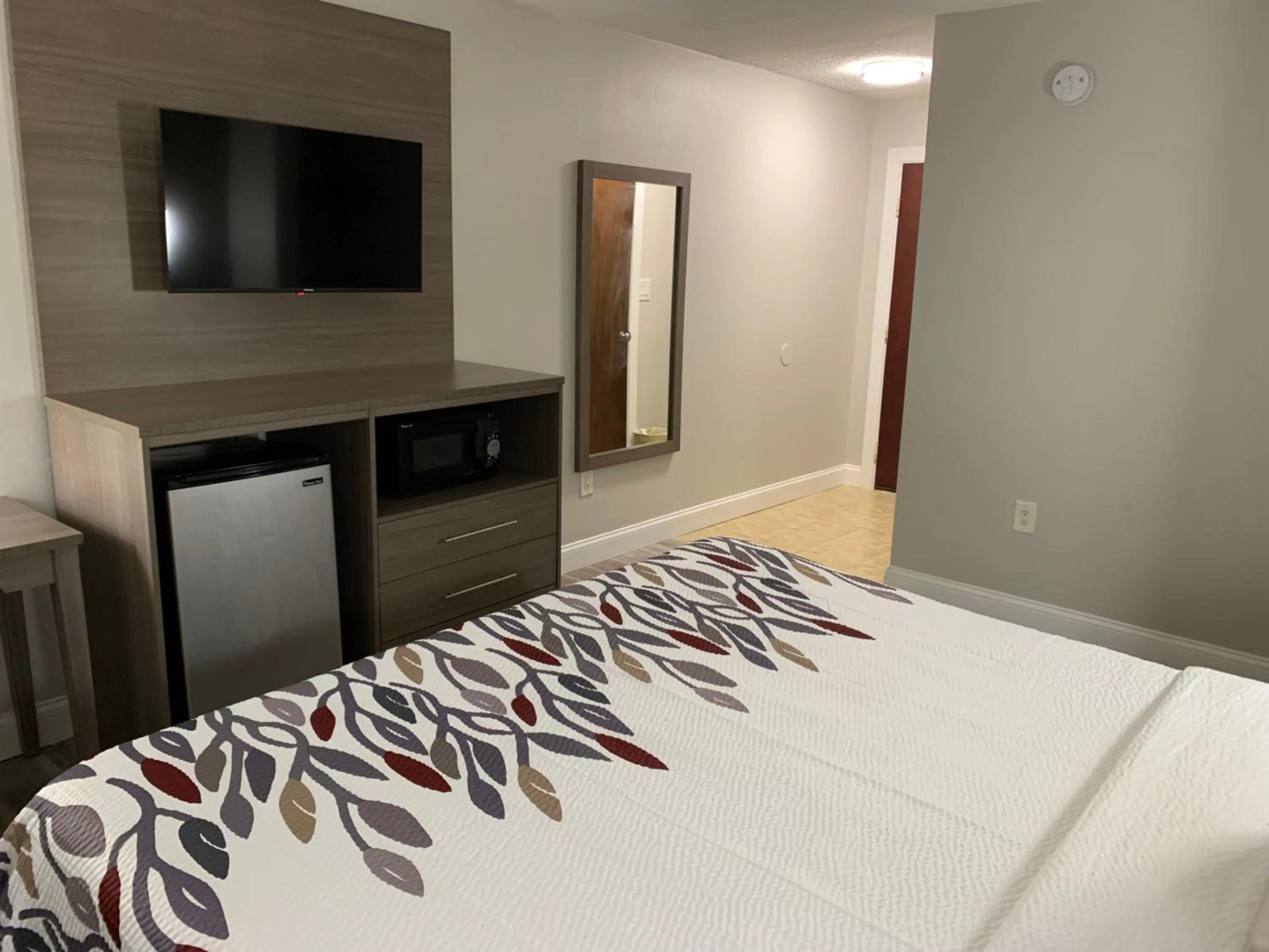 RODEWAY INN and SUITES