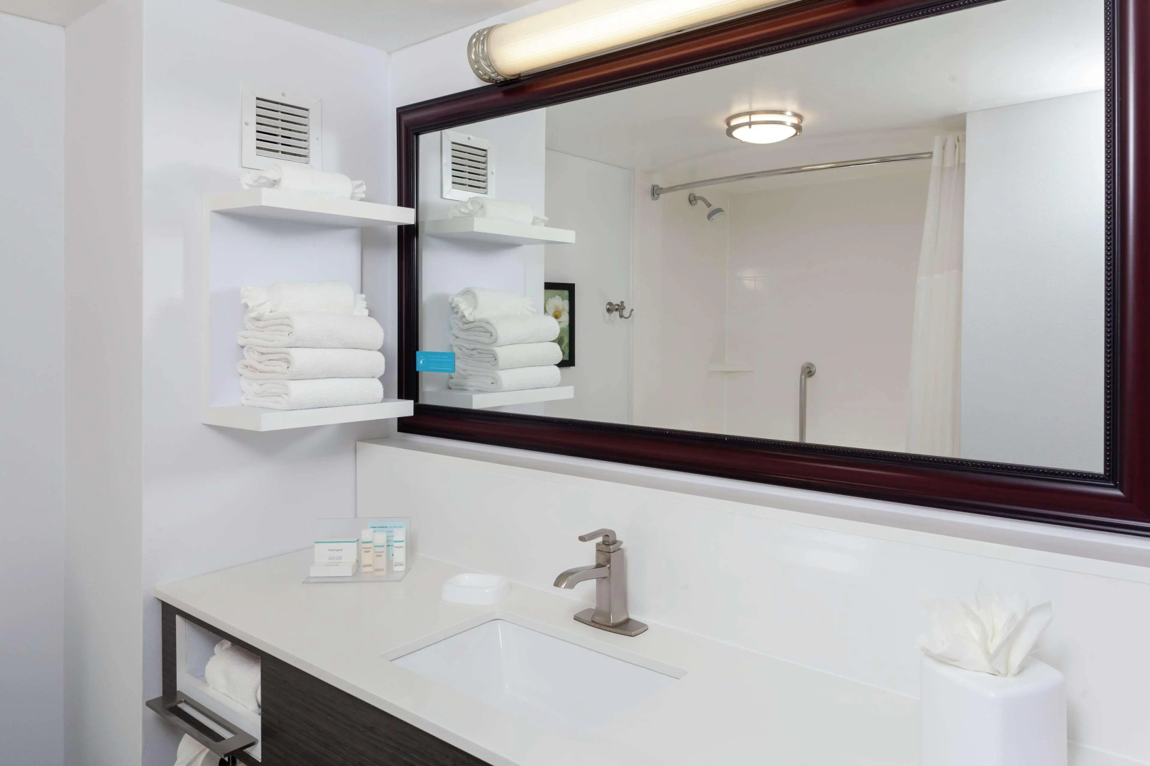Holiday Inn Express Newark Airport Elizabeth by IHG
