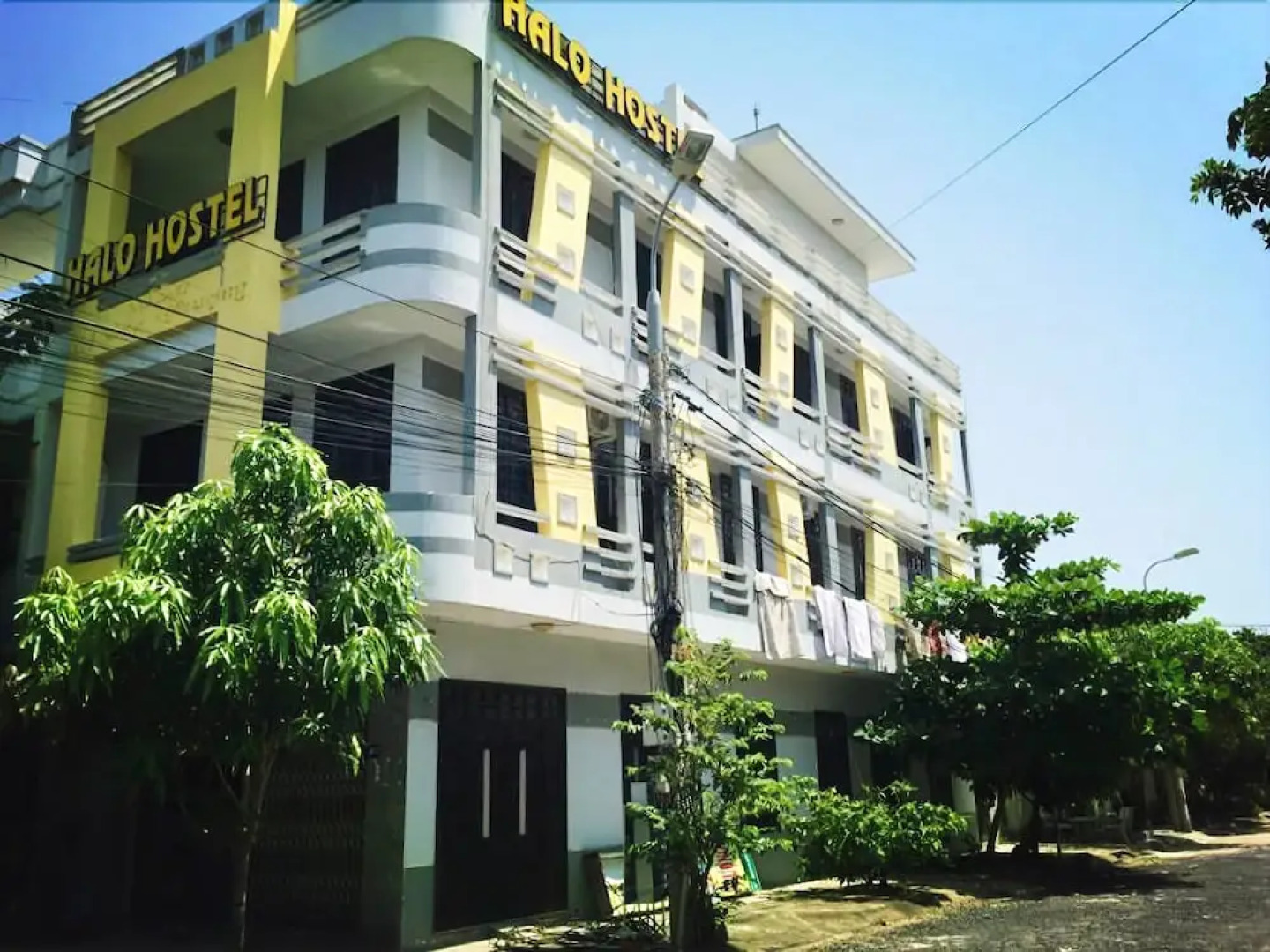 Halo Hostel
