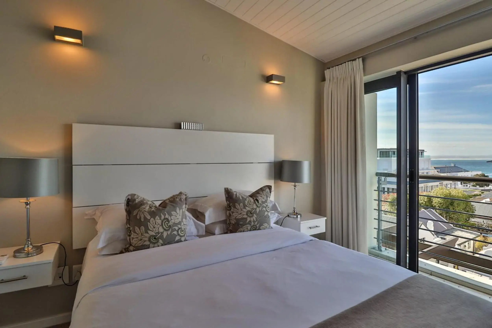 Отель Whale Coast All-Suite-Hotel