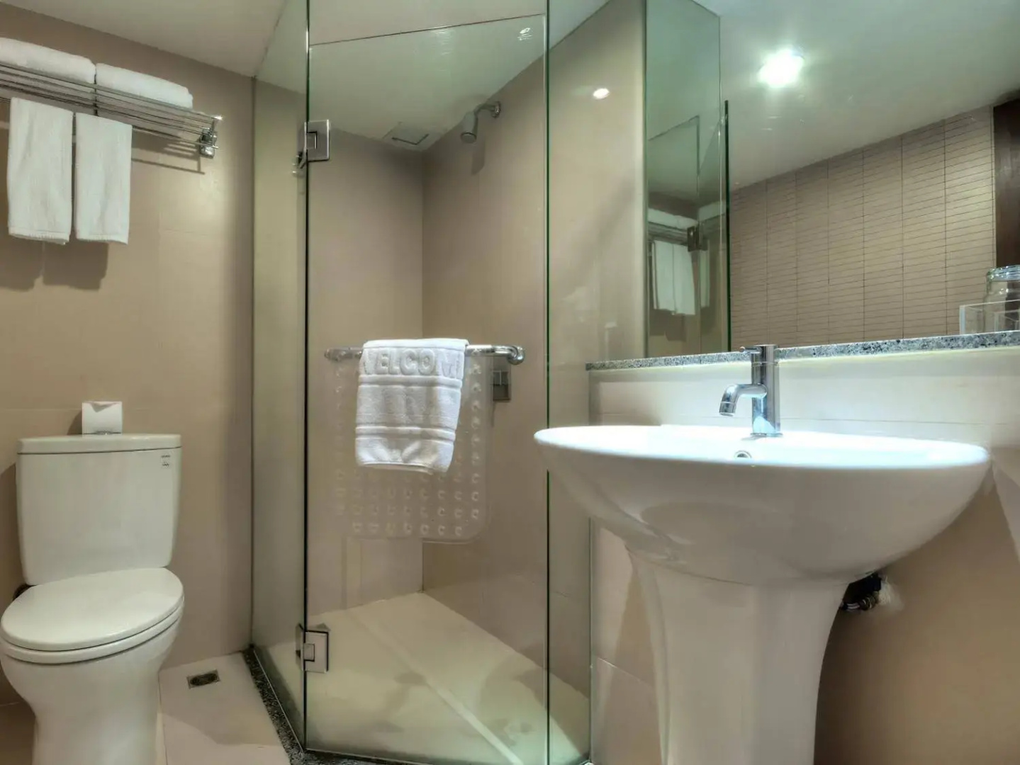 Narai Hotel (SHA Extra Plus)