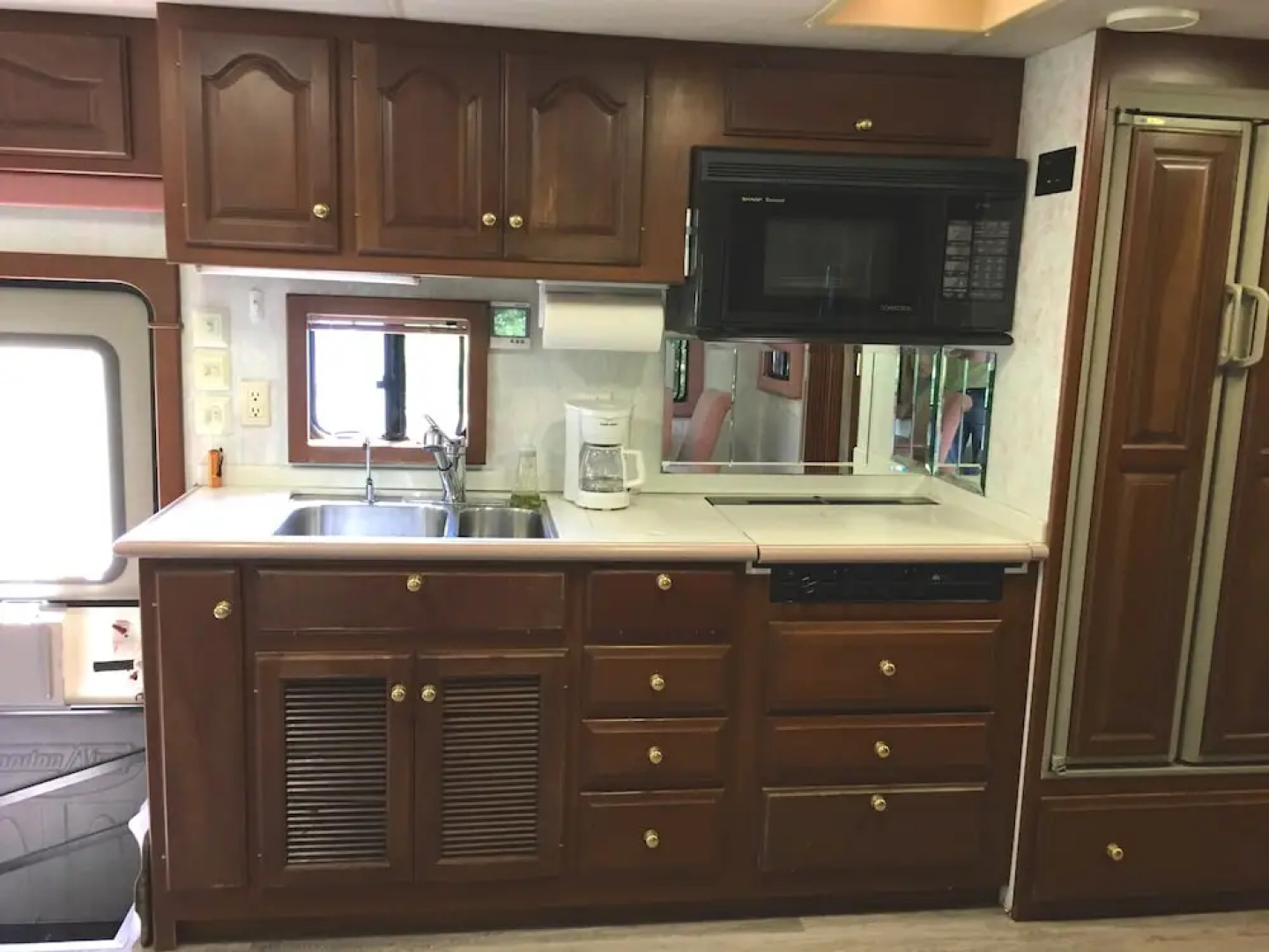 The Great Escape-Shirley with Hot Tub