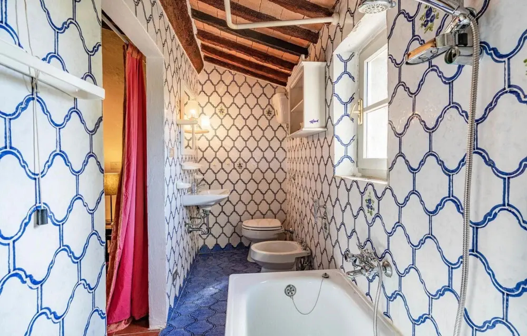 Beautiful Home in Foiano With 5 Bedrooms, Wifi and Outdoor Swimming Pool