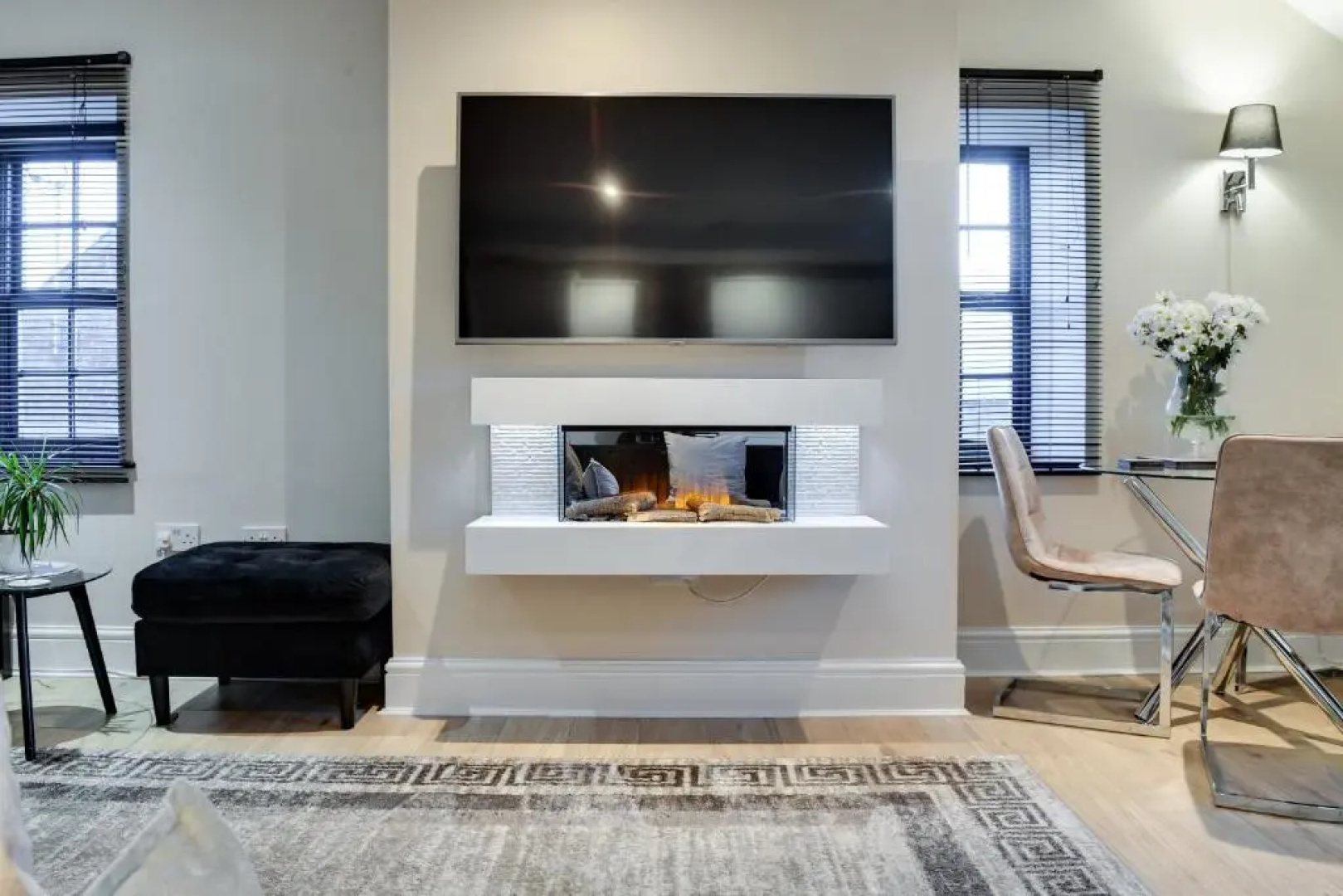 Wigan Central I 1 & 2 Bed Executive Apartments I Family Rooms I Private Balcony I Free Parking