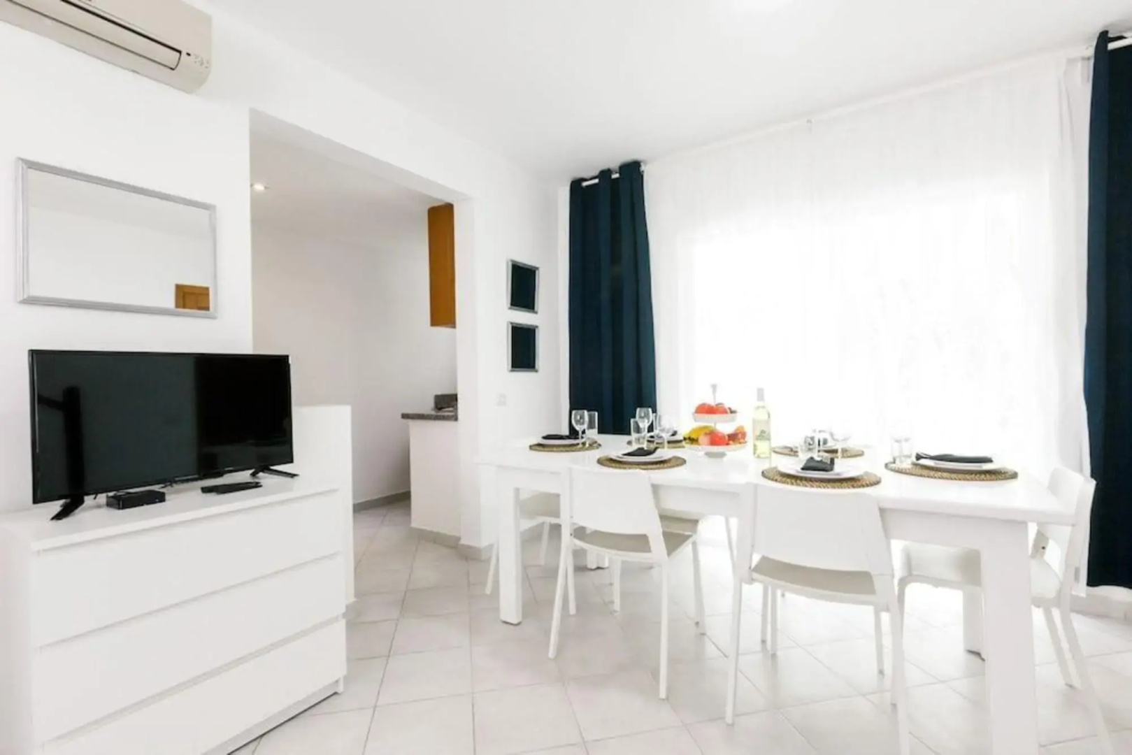 Tropicana Suites Deluxe Beach Club & Pool