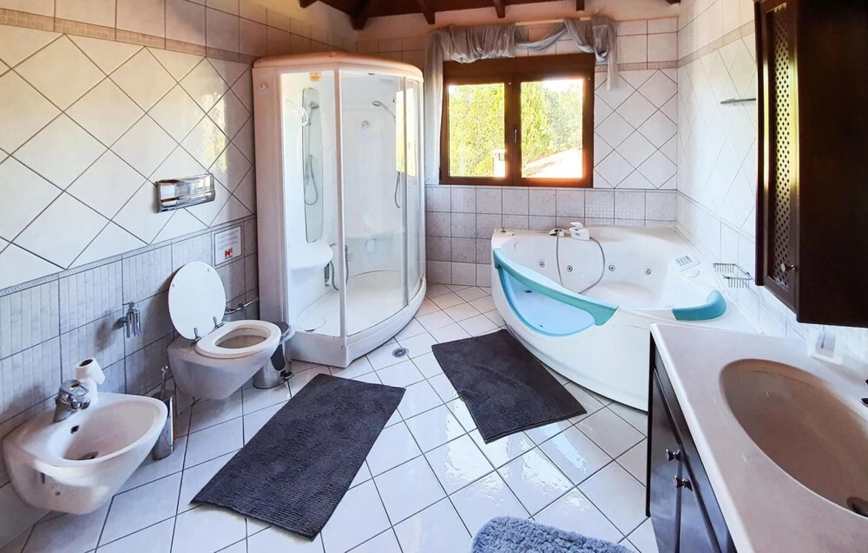 Stunning Home in Kiato With Sauna, Wifi and 5 Bedrooms