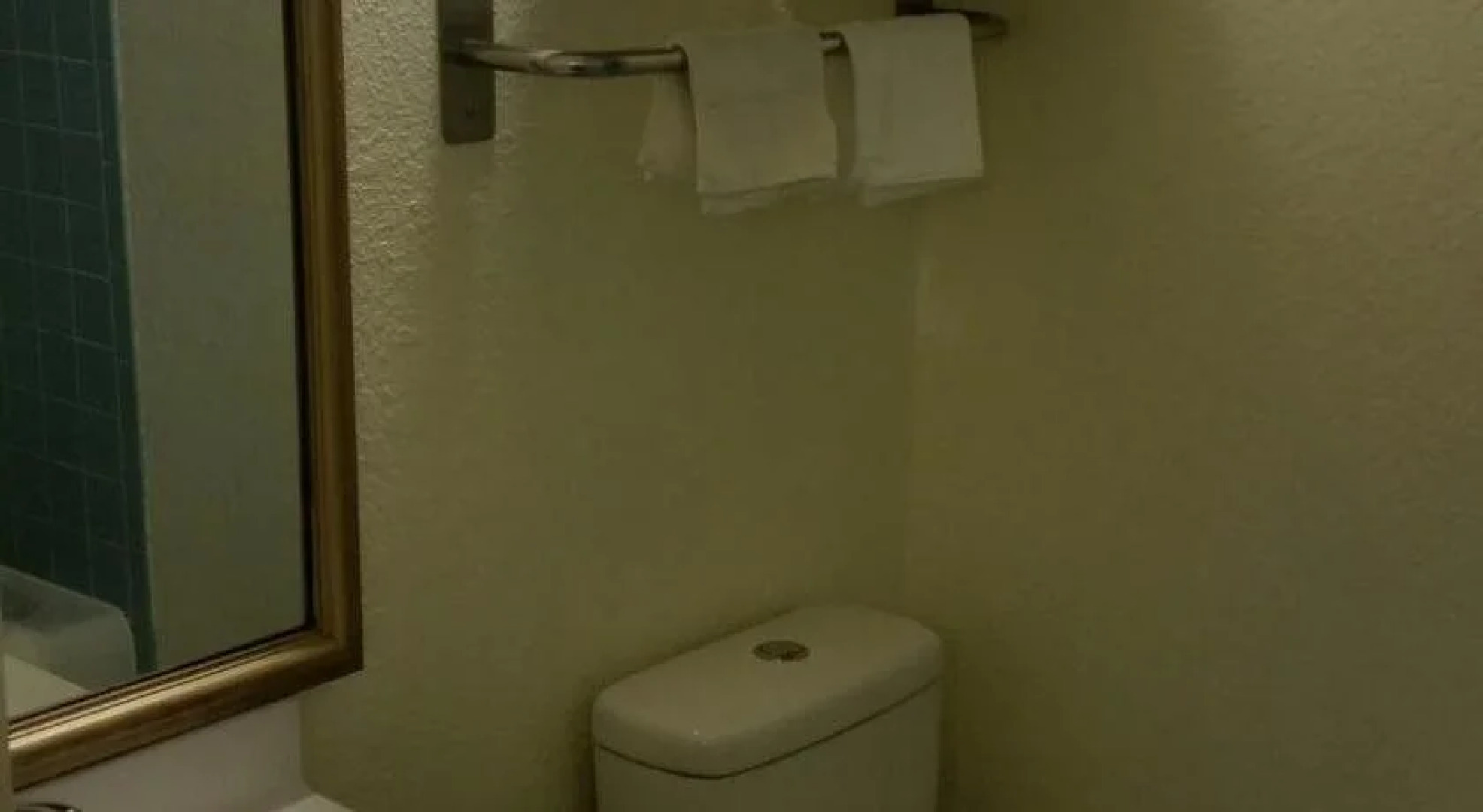 Riverwalk Inn & Suites