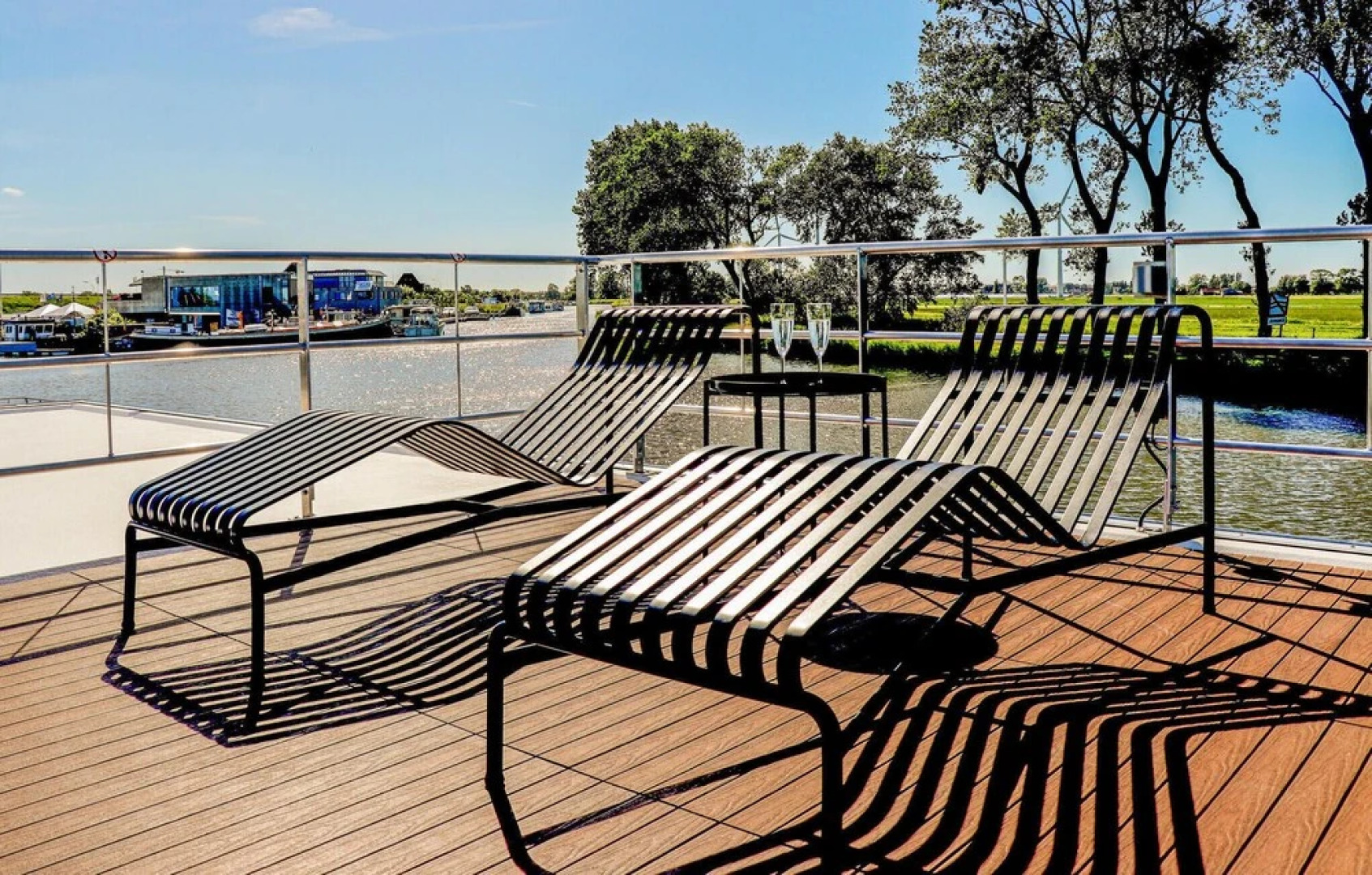 Amazing Ship/boat in Nieuwpoort With Wifi and 1 Bedrooms