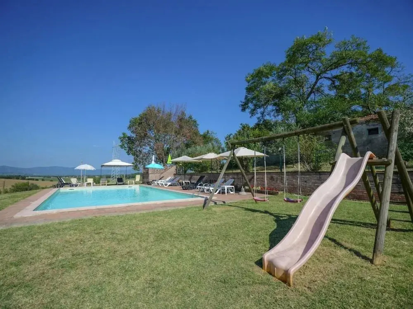 Cozy Farmhouse in Castiglione del Lago With Swimming Pool