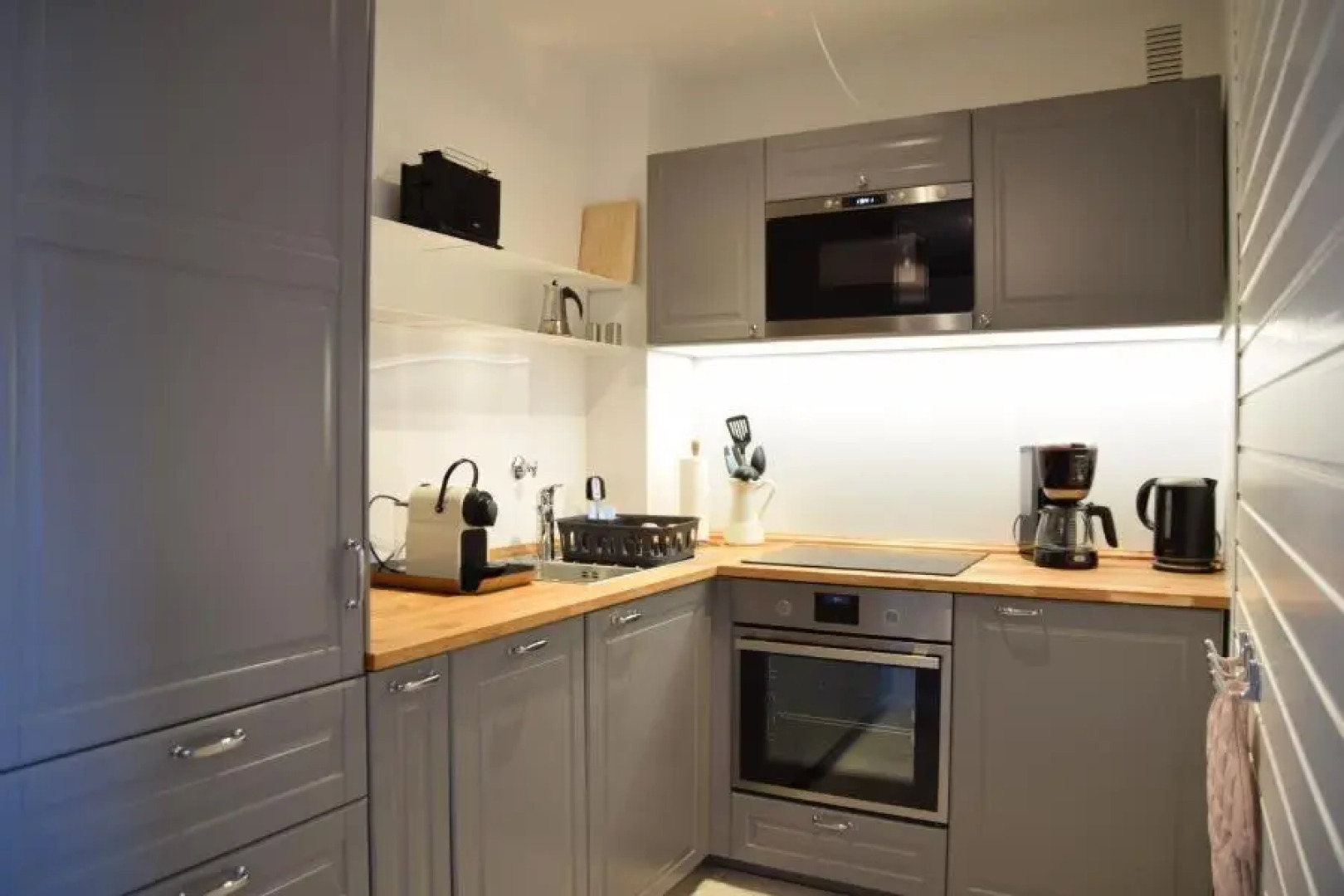 Modernes 2-Zimmer-Appartement mit Balkon.