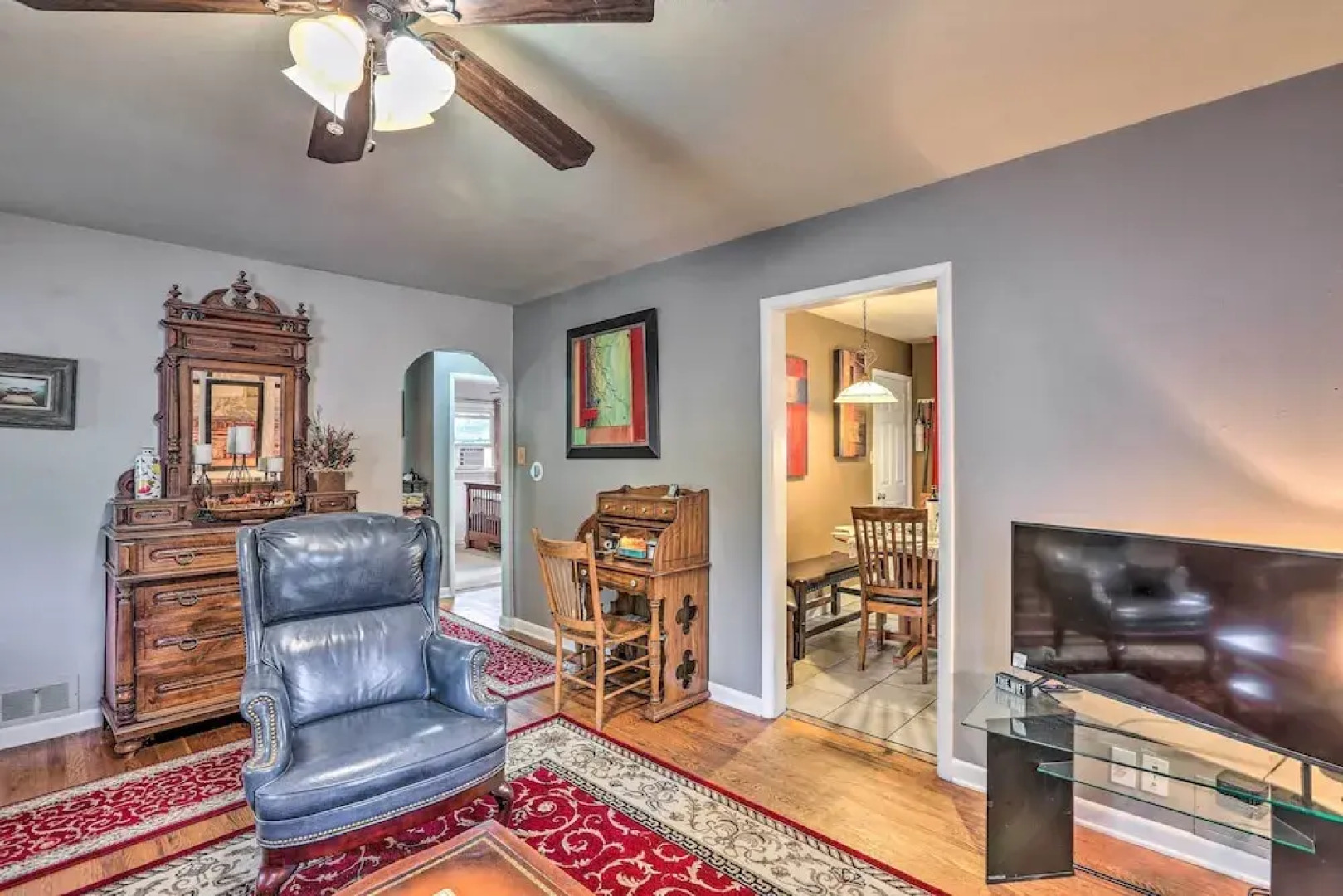 Relaxing Golden Getaway w/ Grill < 1 Mi to Town!