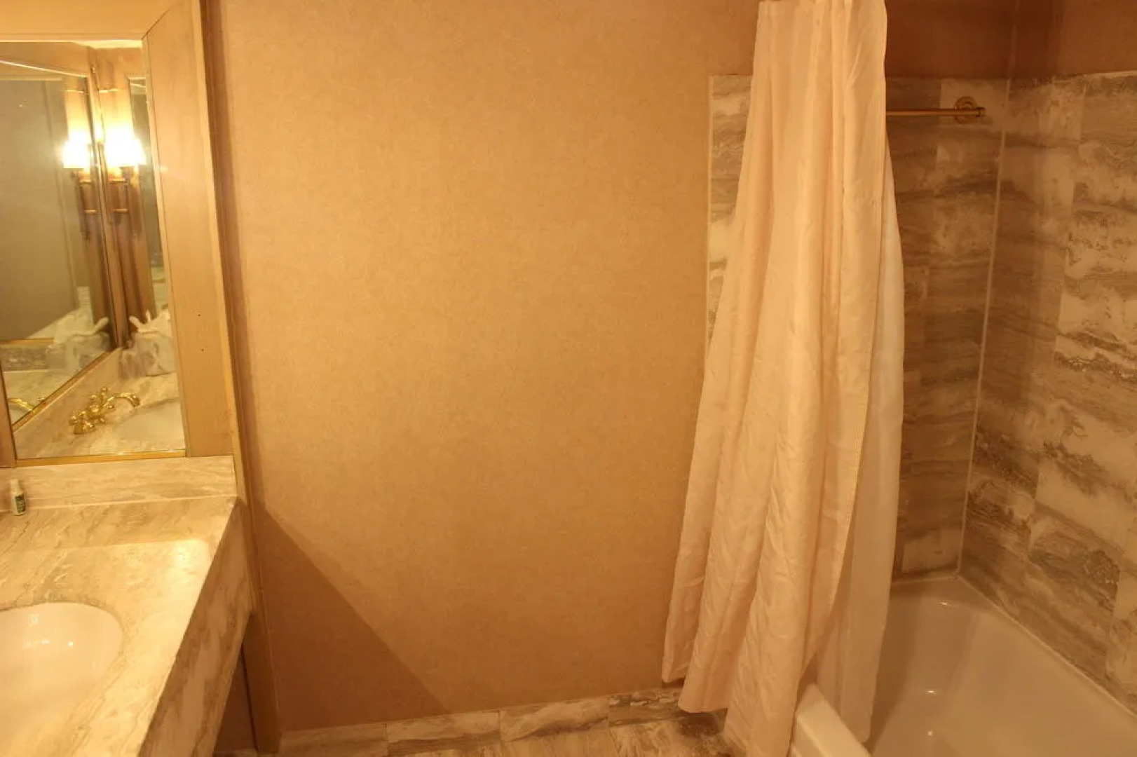 Roberts Riverwalk Hotel & Residence, Detroit