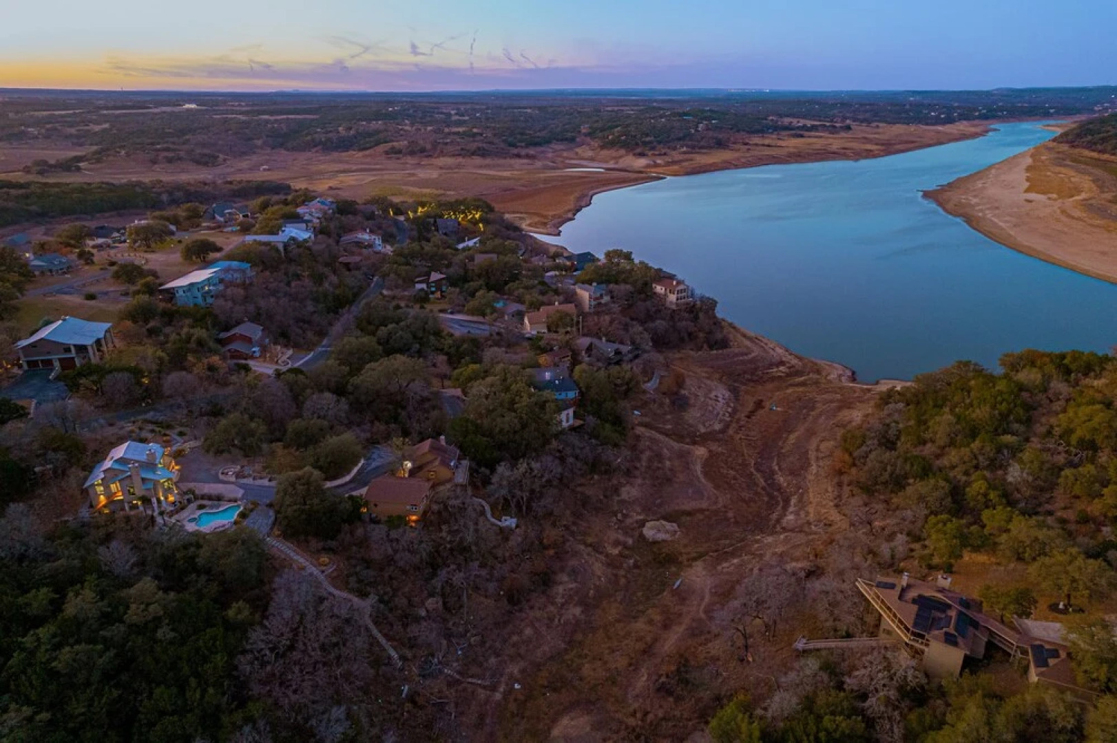 5br Home w/ Pool and a View!