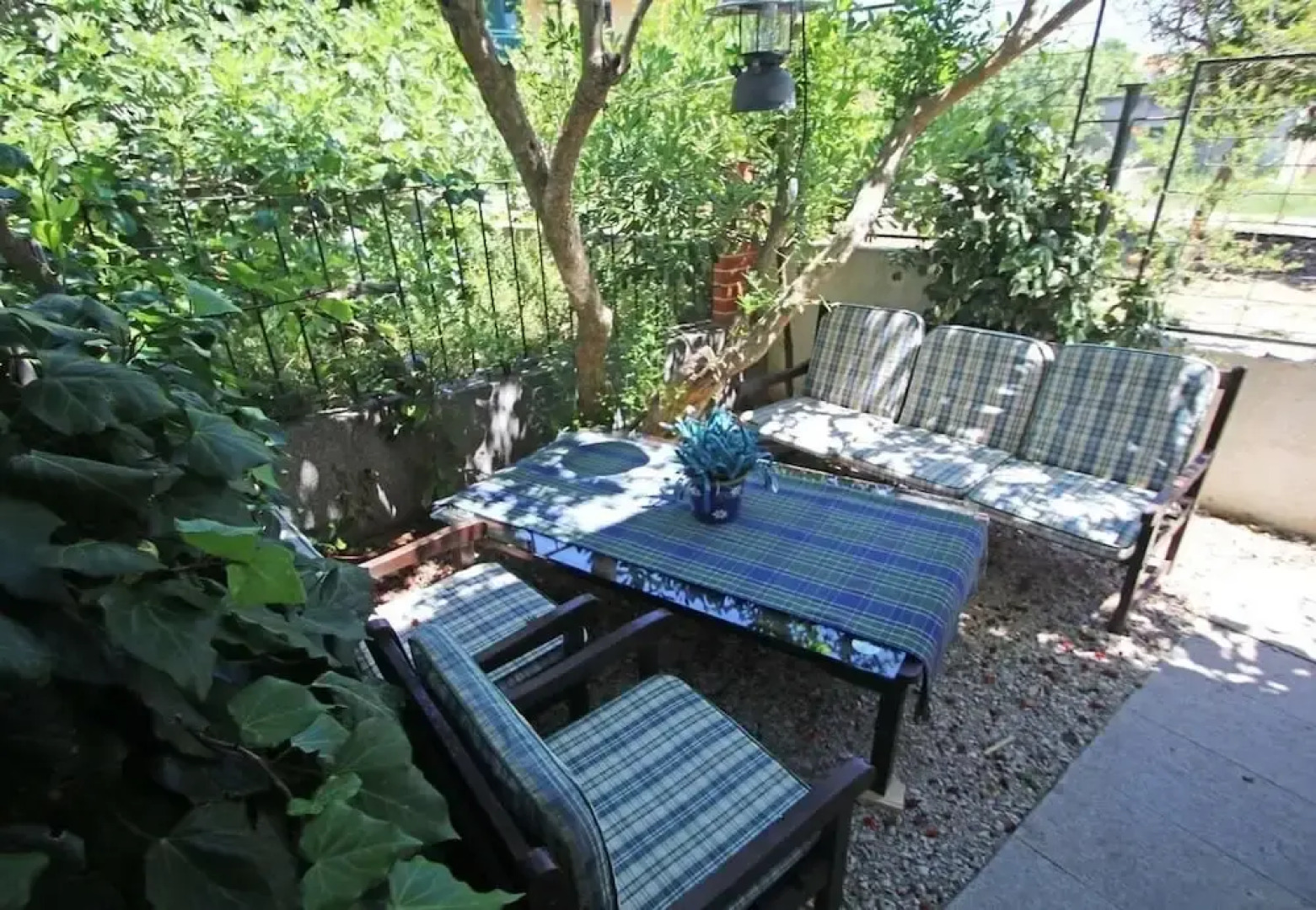 Zeljko - With Nice Garden - H