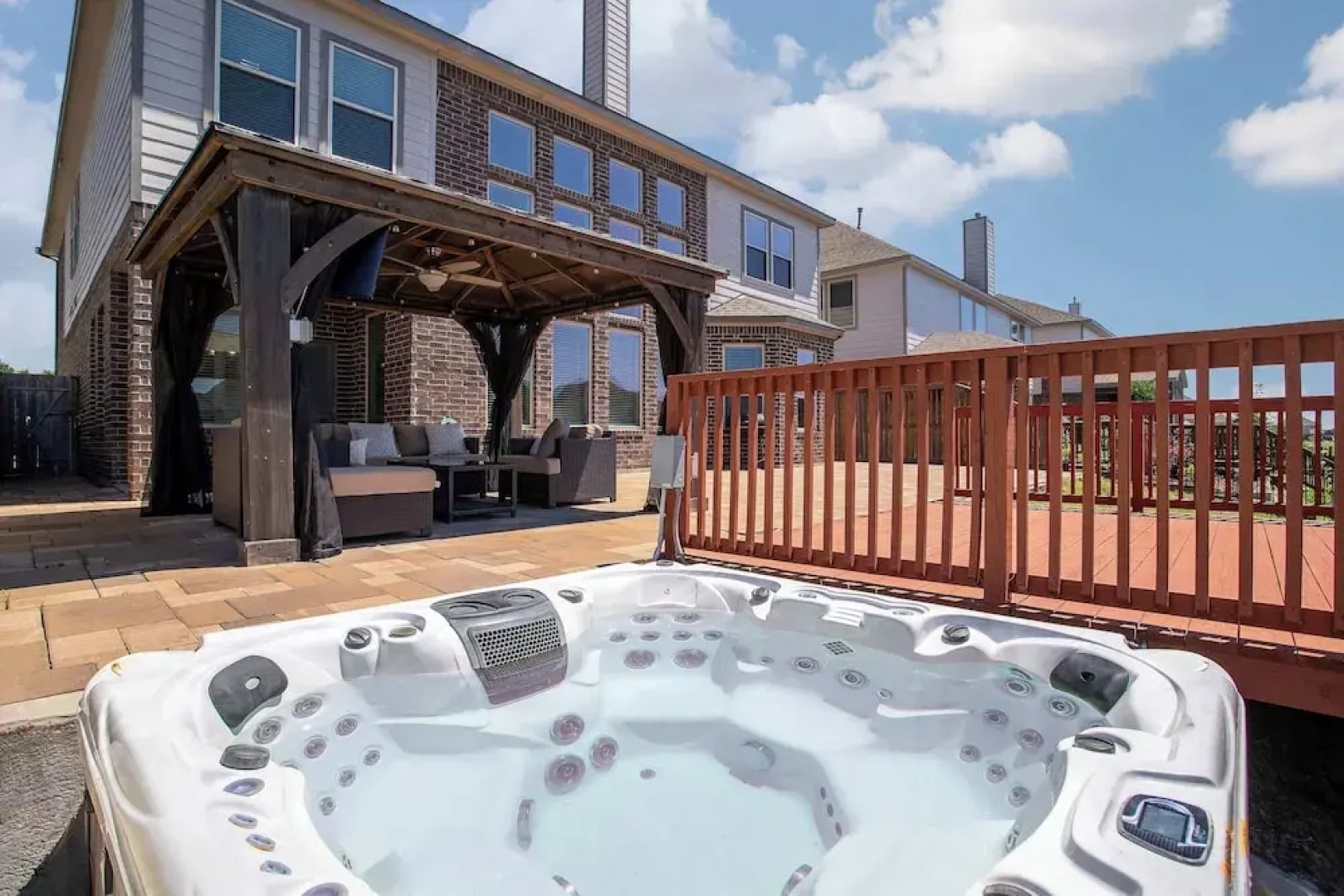 Lakeview Mansion A Chic Estate