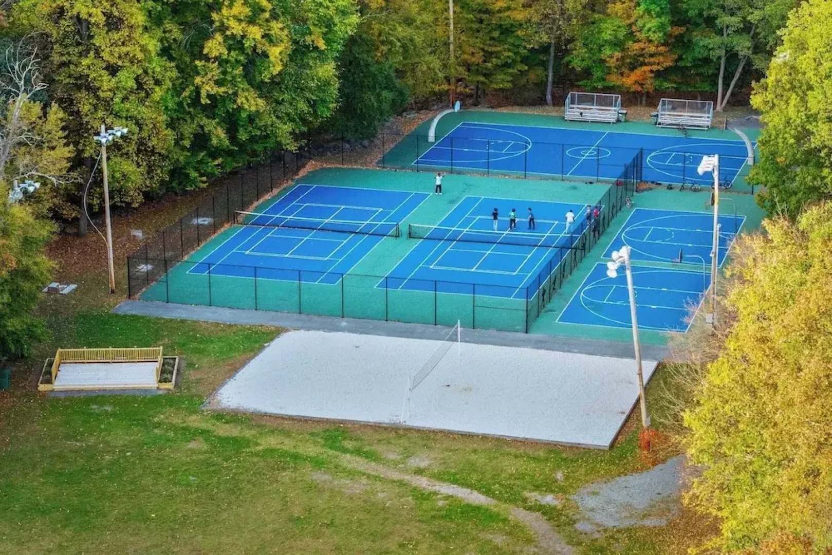 Hot Tub, Lake Access + Community Amenities Somerset Lodge by Avantstay