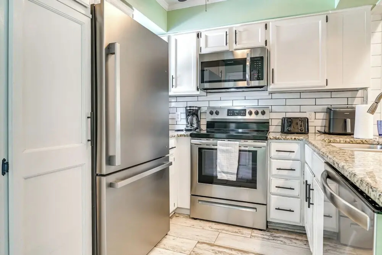 Chic Murrells Inlet Getaway ~ 2 Mi to Marsh Walk!