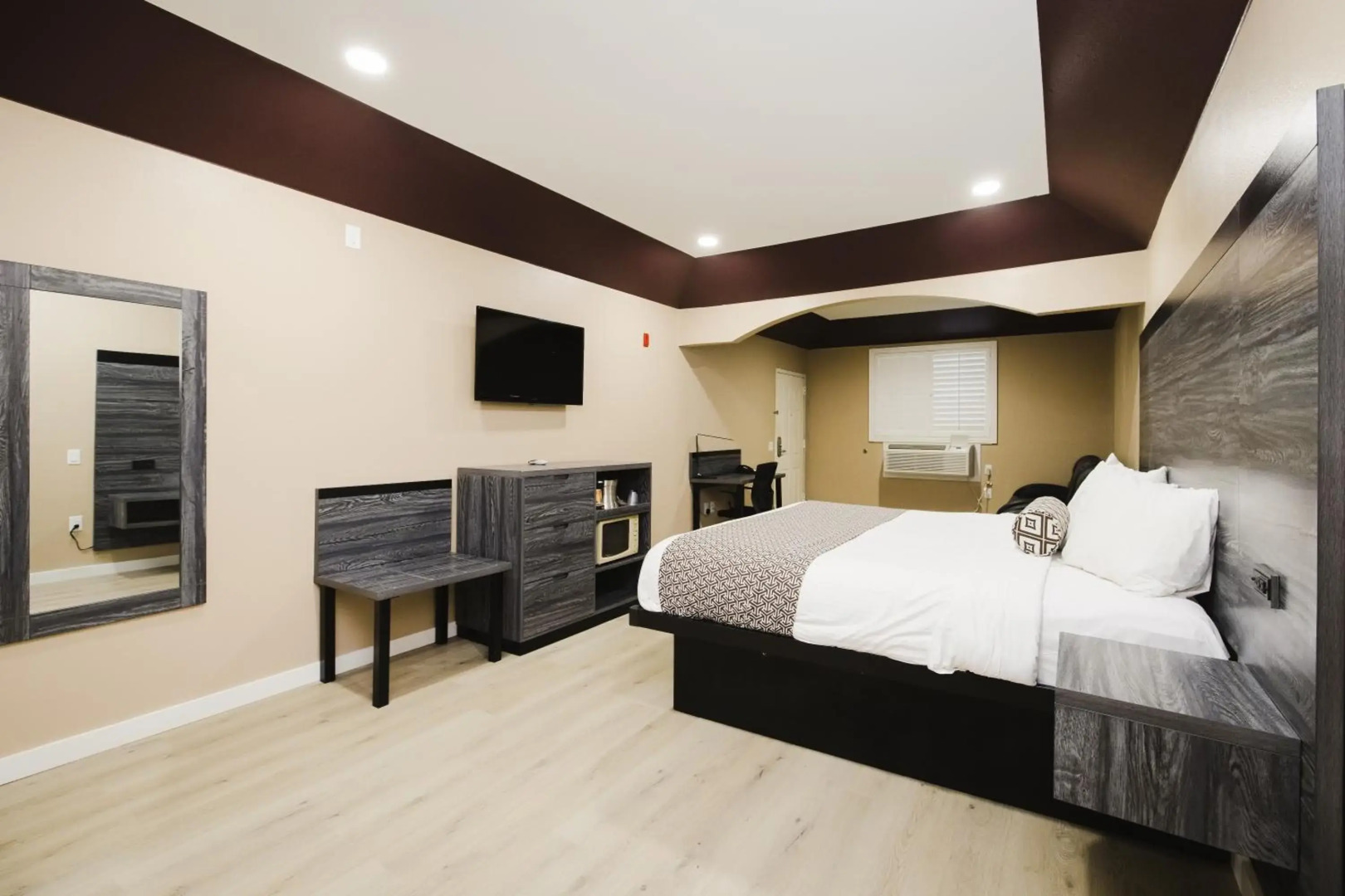 Sapphire Inn & Suites