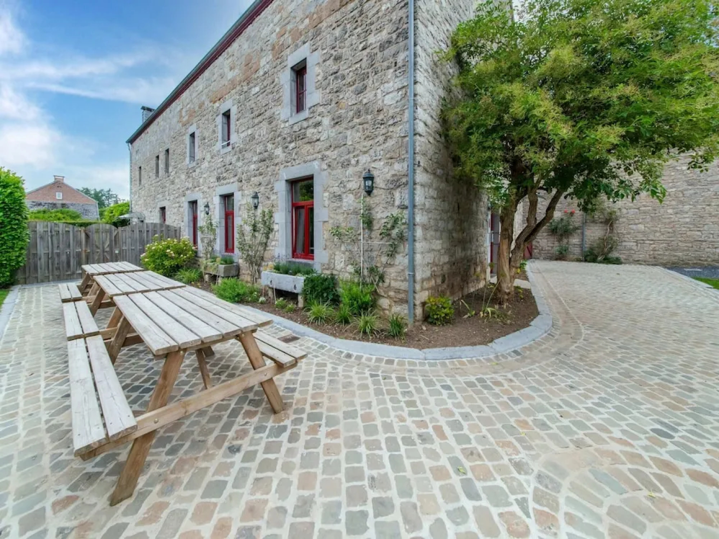 Vacation Home With BBQ Near Hotton