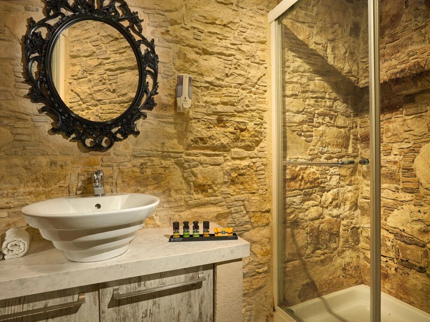 Oinoessa Traditional Boutique Houses