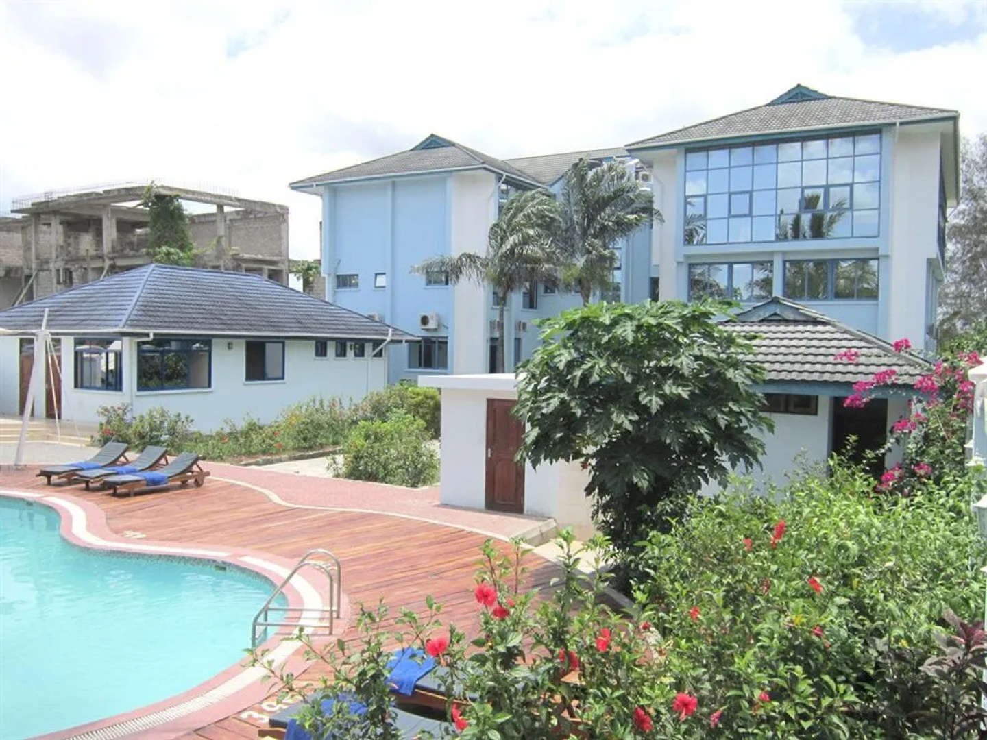Hifadhi Hotel