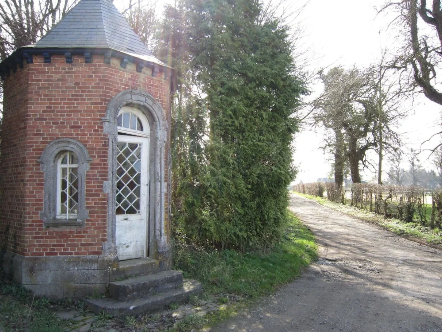 Modern Holiday Home in Gembloux with Meadows Nearby