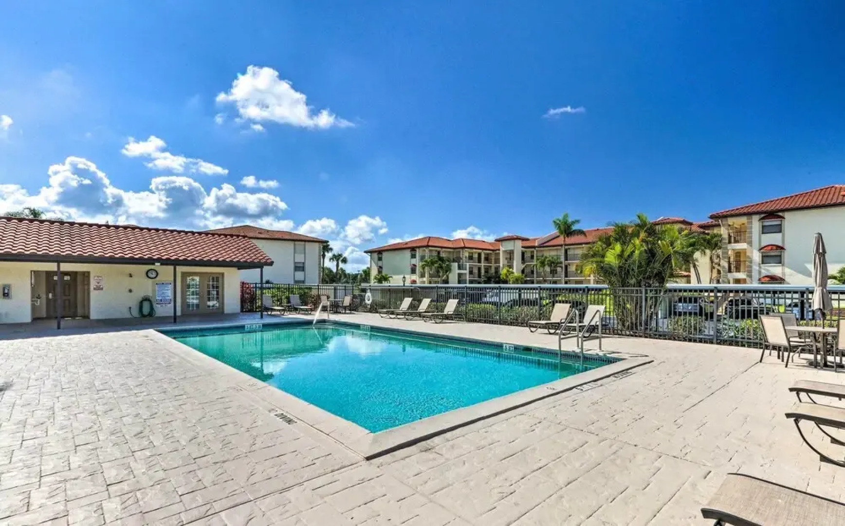 Stylish Fort Myers Condo ~ 2 Mi to Beaches!