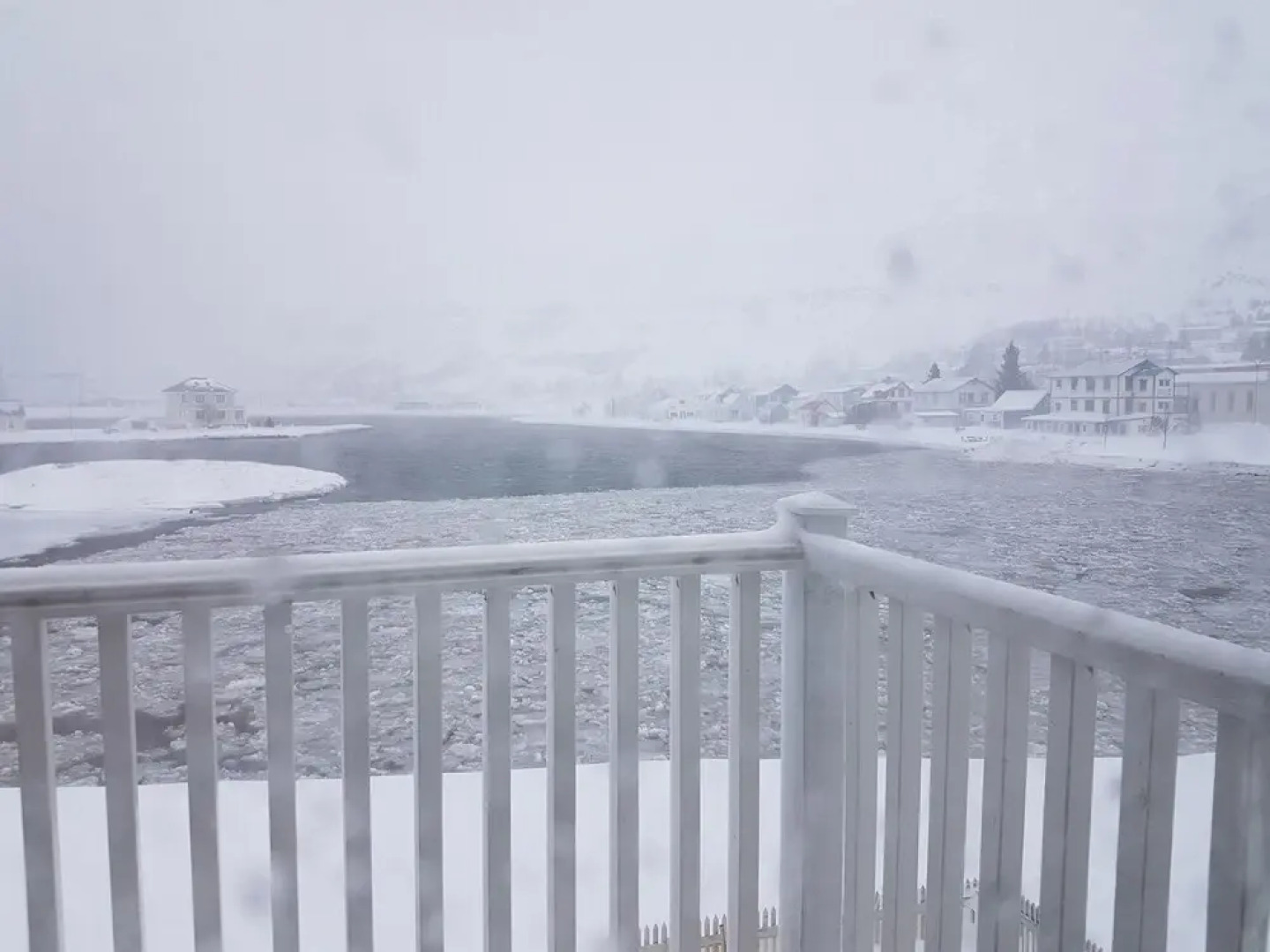 Við Lónið guesthouse