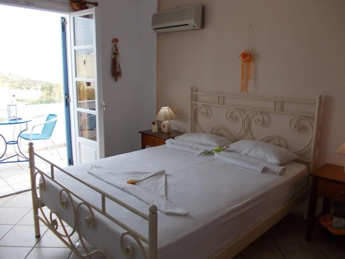 Manos Syros Rooms & Apartments