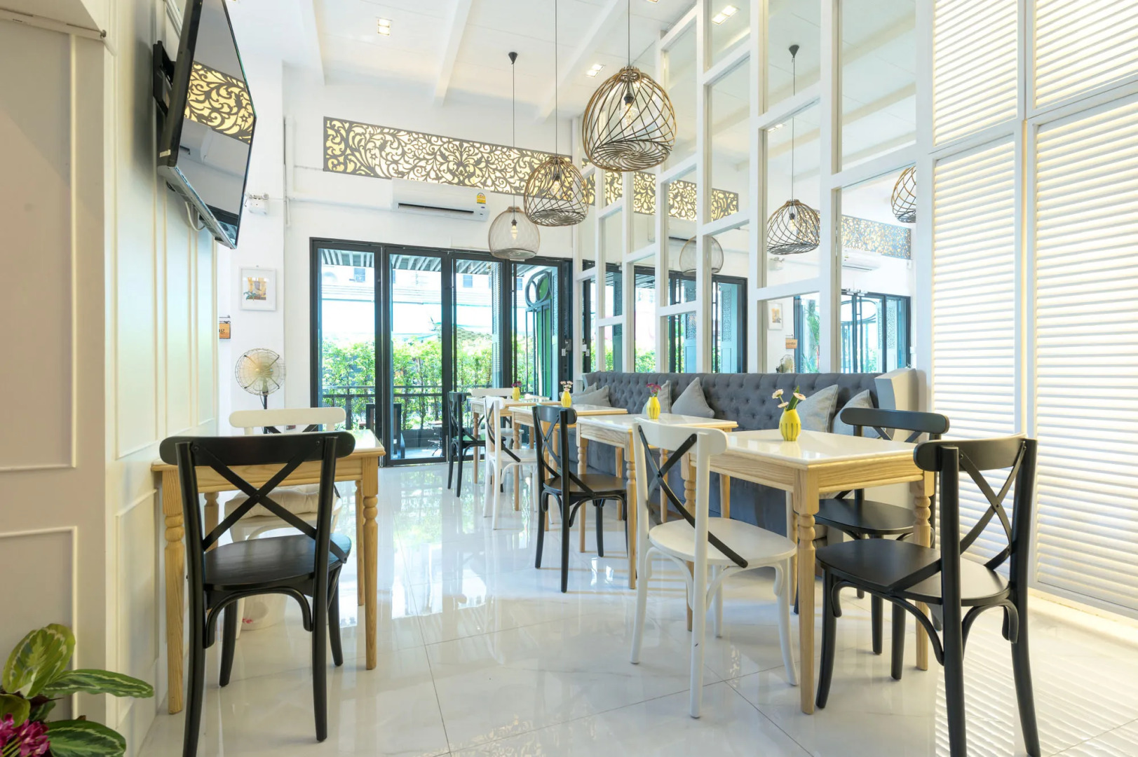 White Ivory Bed & Breakfast