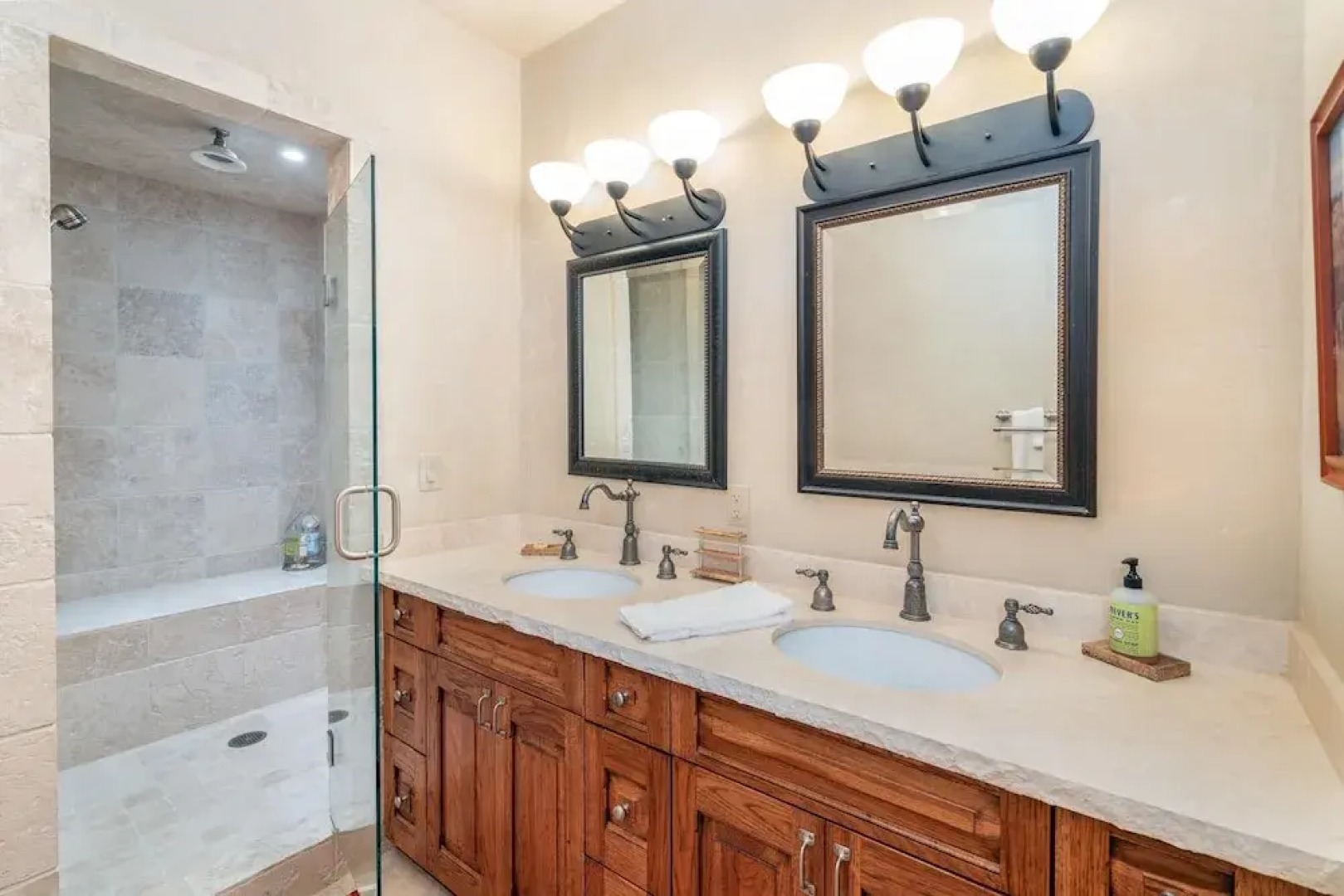 Hilltop Hideaway - Expansive Views From This Private Estate, Hot Tub, Pool Table