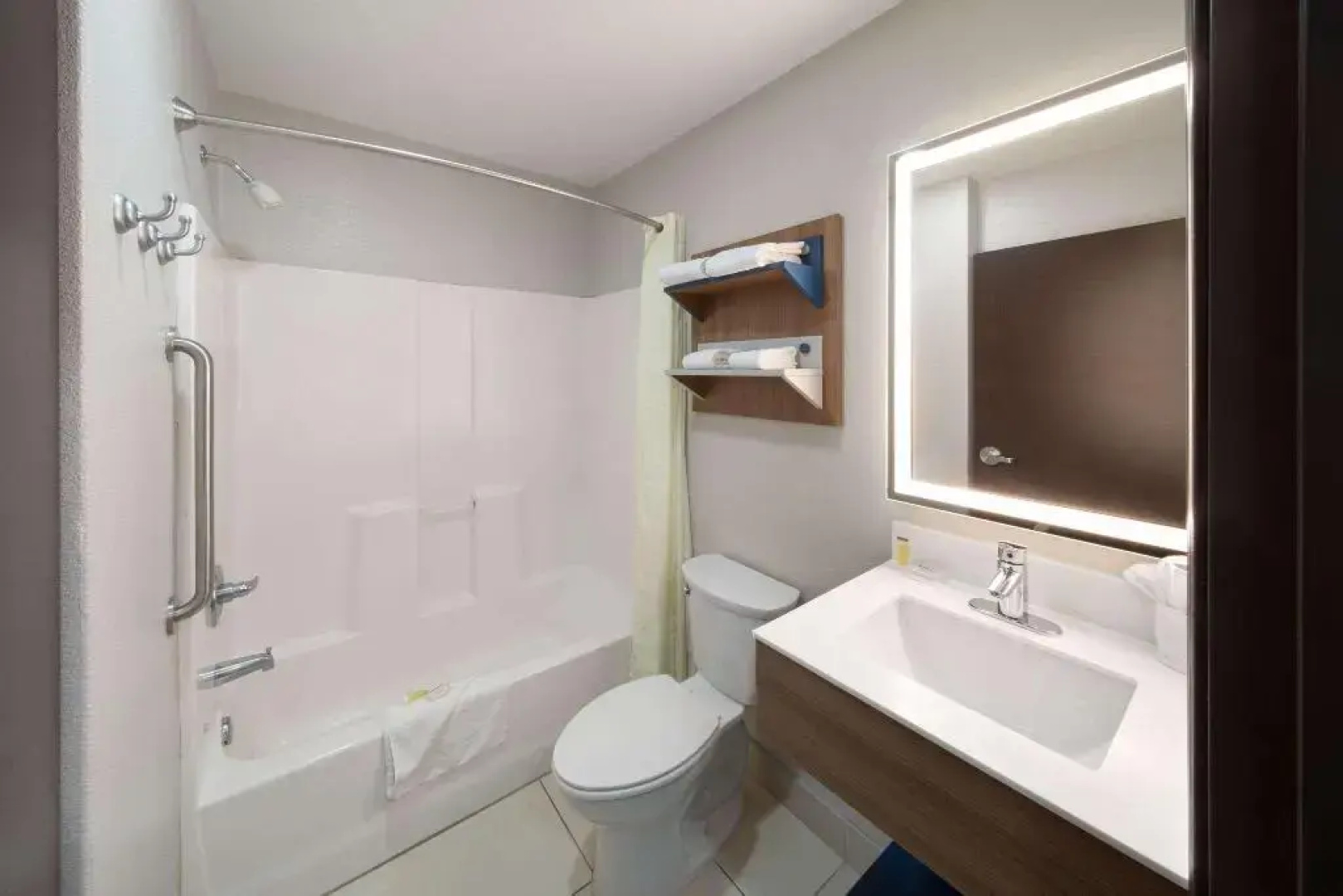 Microtel Inn & Suites By Wyndham Buda At Cabela'S