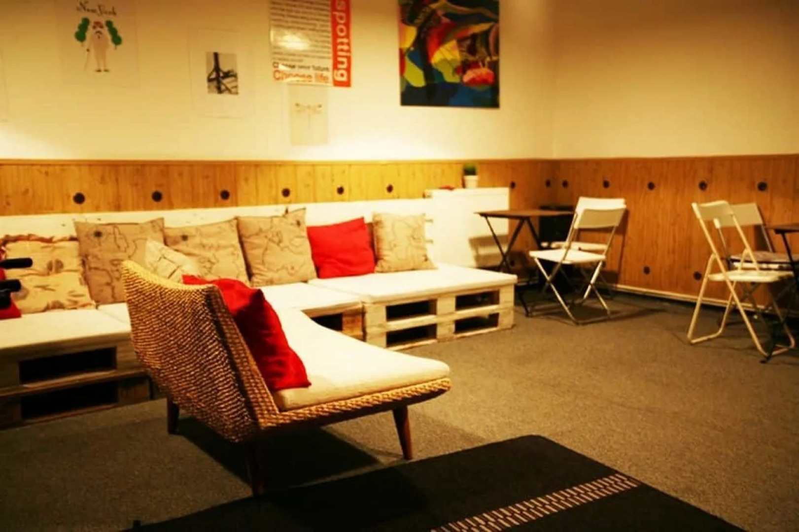 Freddie next to Mercury