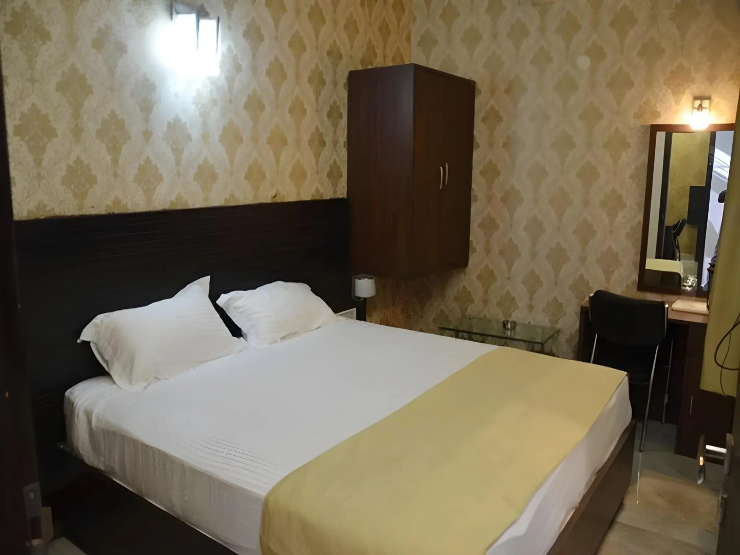 OYO Rooms Mall Road Cantonment