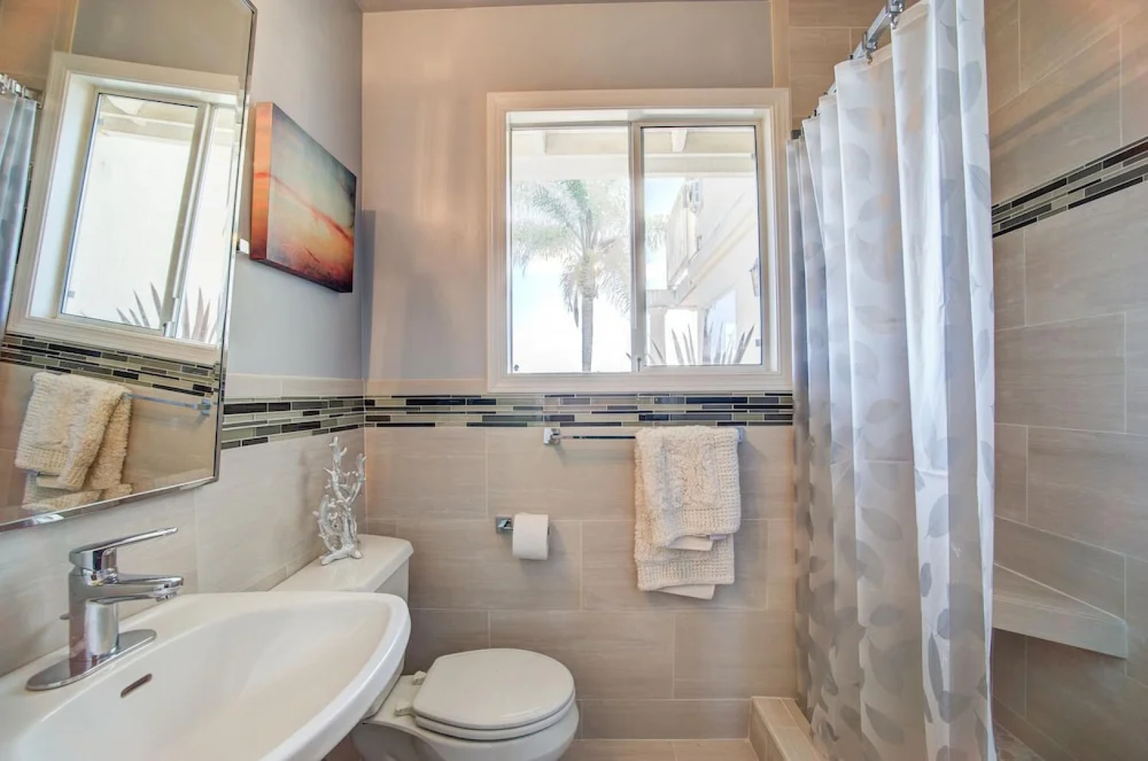 4 BR Waterfront Home Private Beach by RedAwning