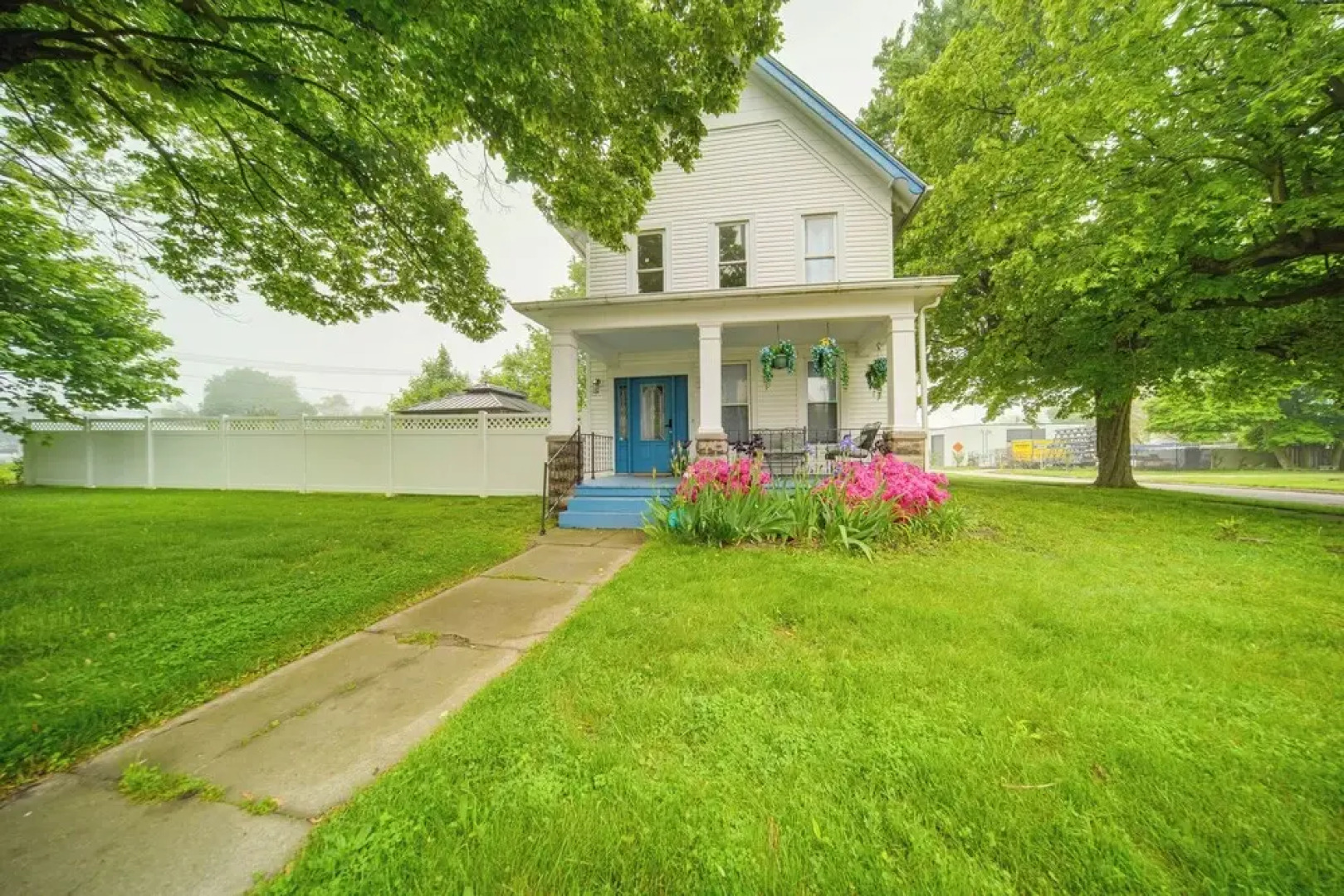 1 Block to Bridge Street: Lake Erie Vacation Home!