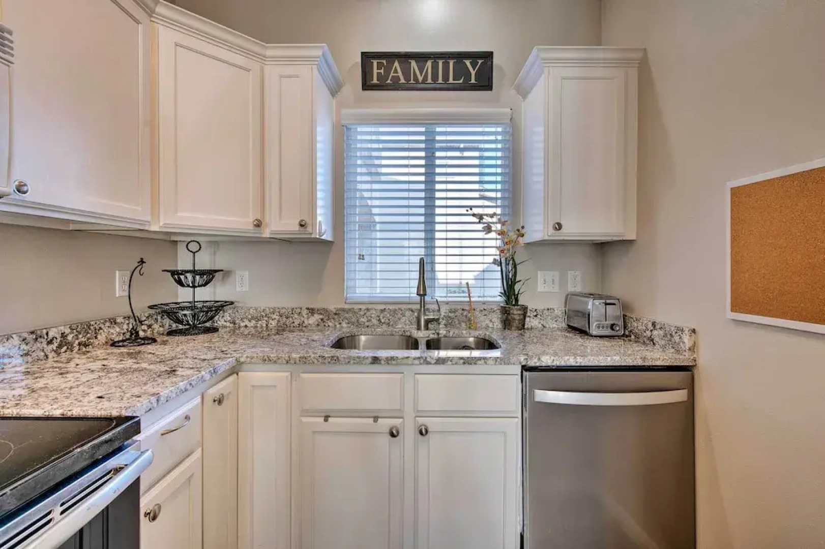 Mtn View Townhome w/ Amenities, 17 Mi to Snowbird!