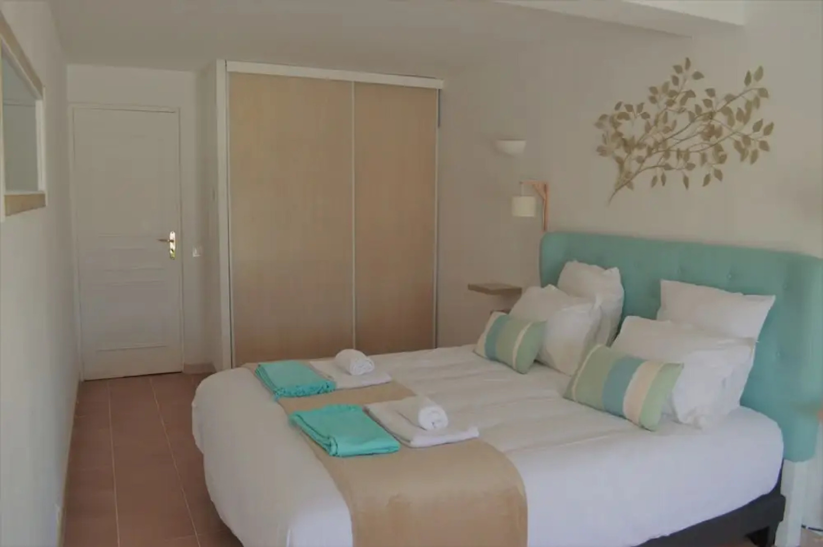 Villa La Terre Des Lauriers B&B