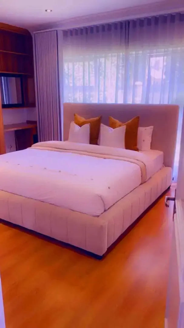 Or Tambo Airport Holiday Home