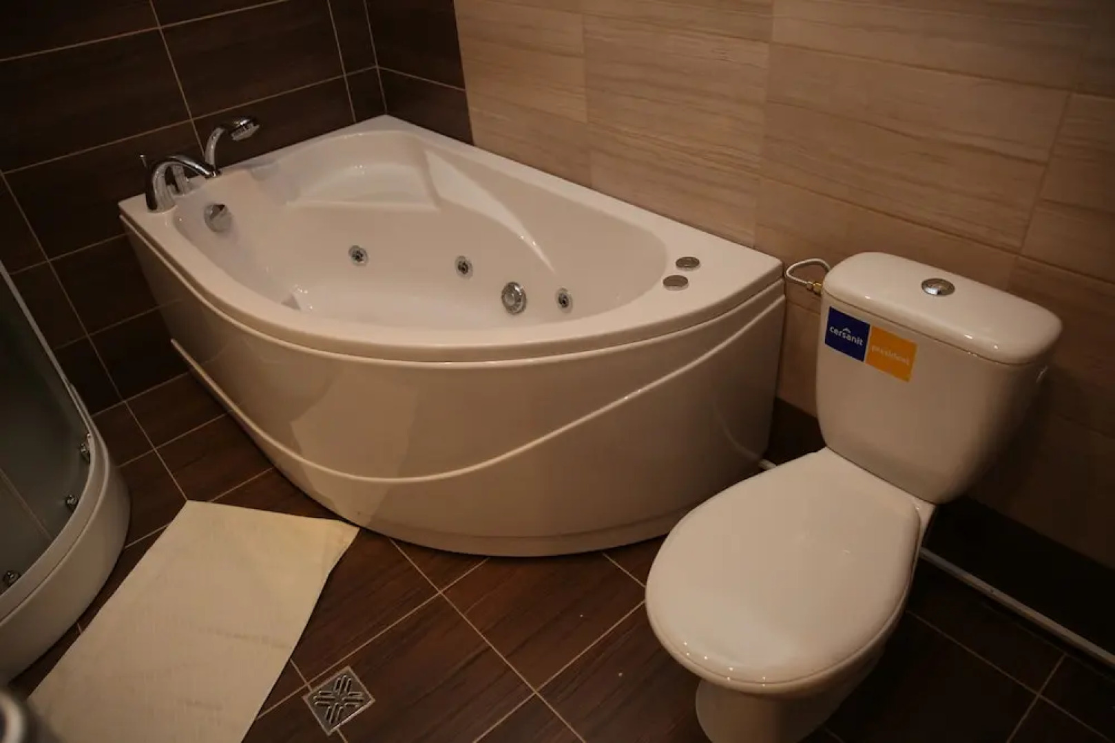 Gold Crown Apartments