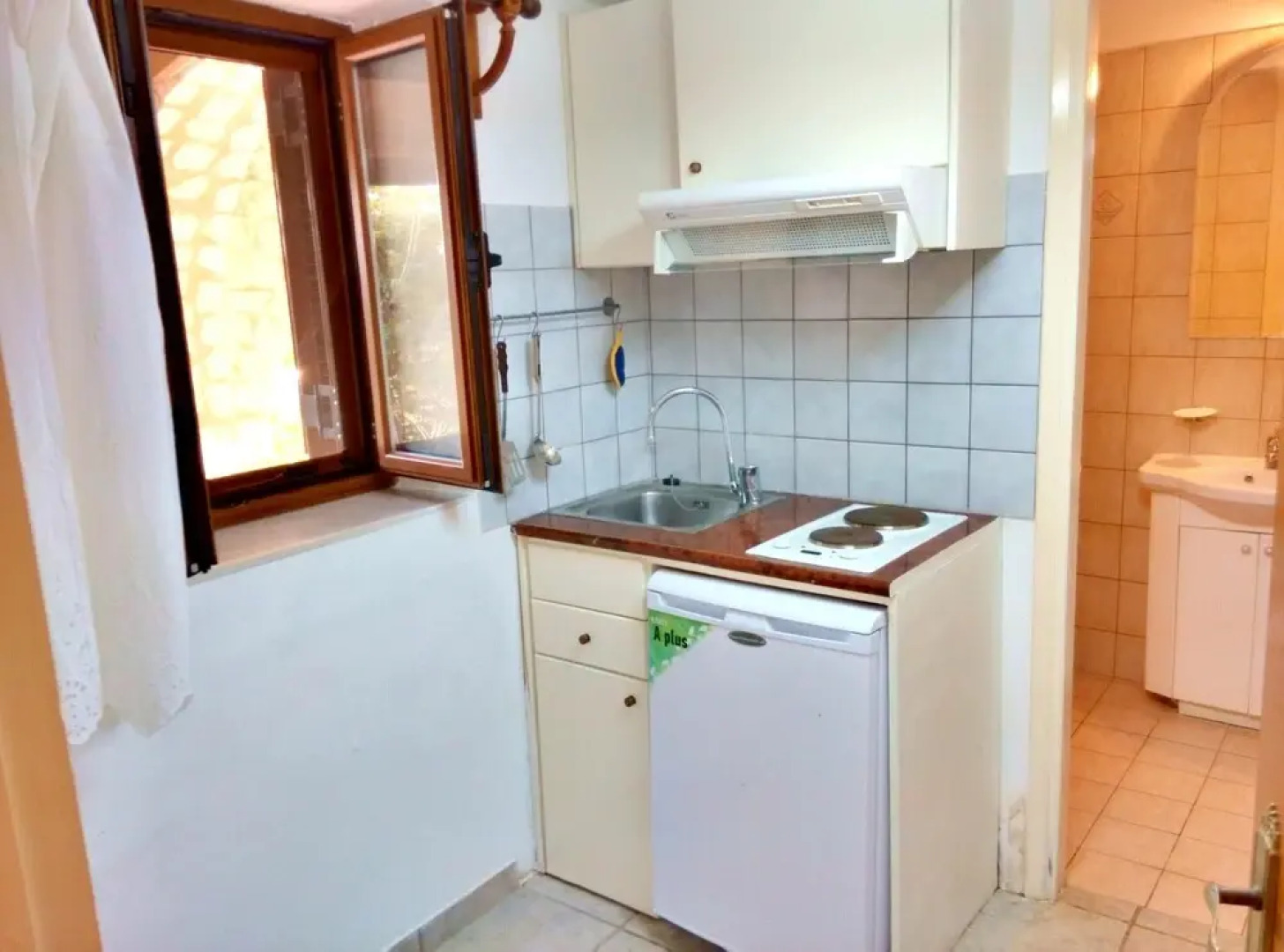 Studio in Gialia, With Wonderful sea View and Enclosed Garden