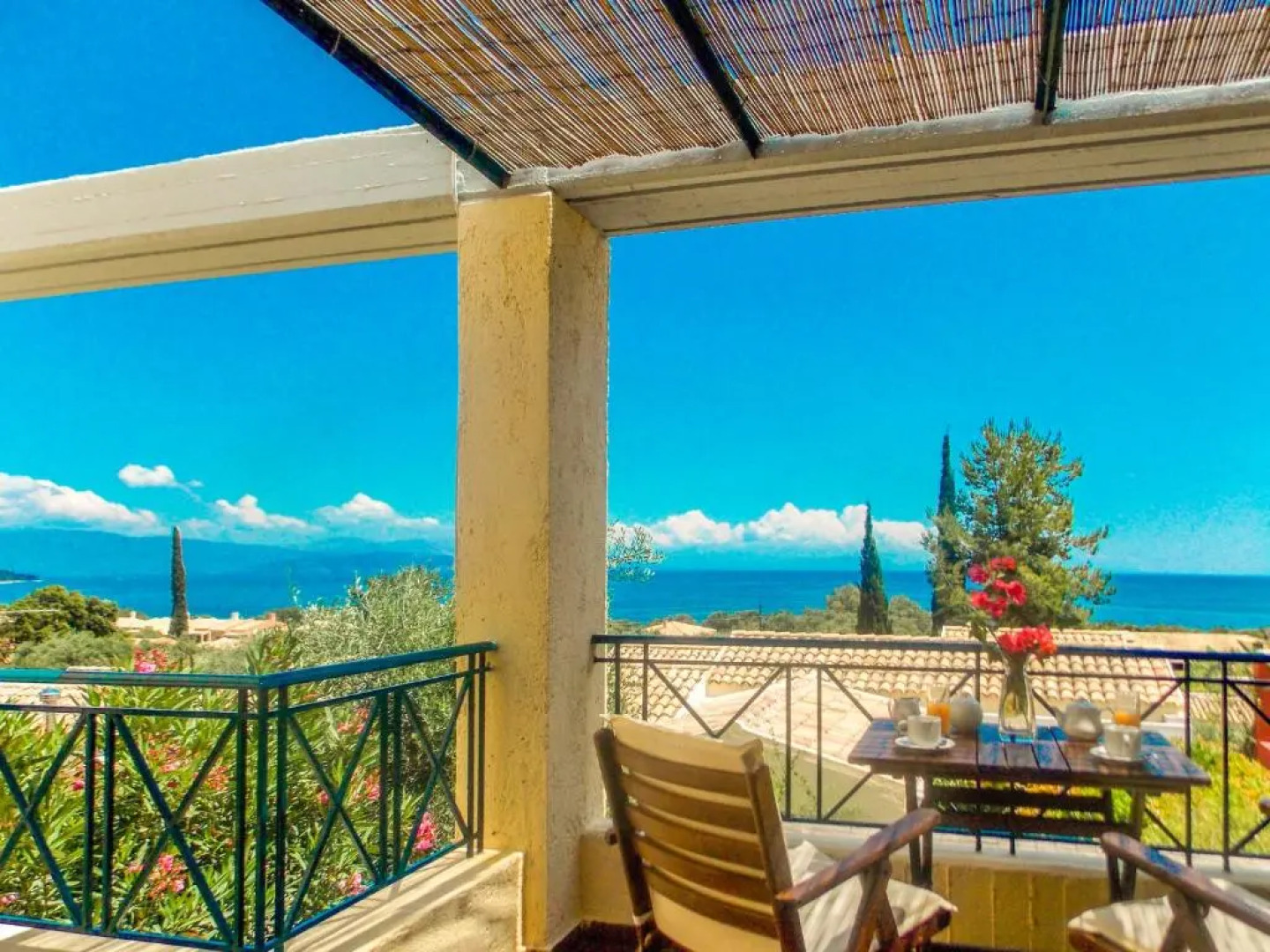 Manto On The Beach Apartments