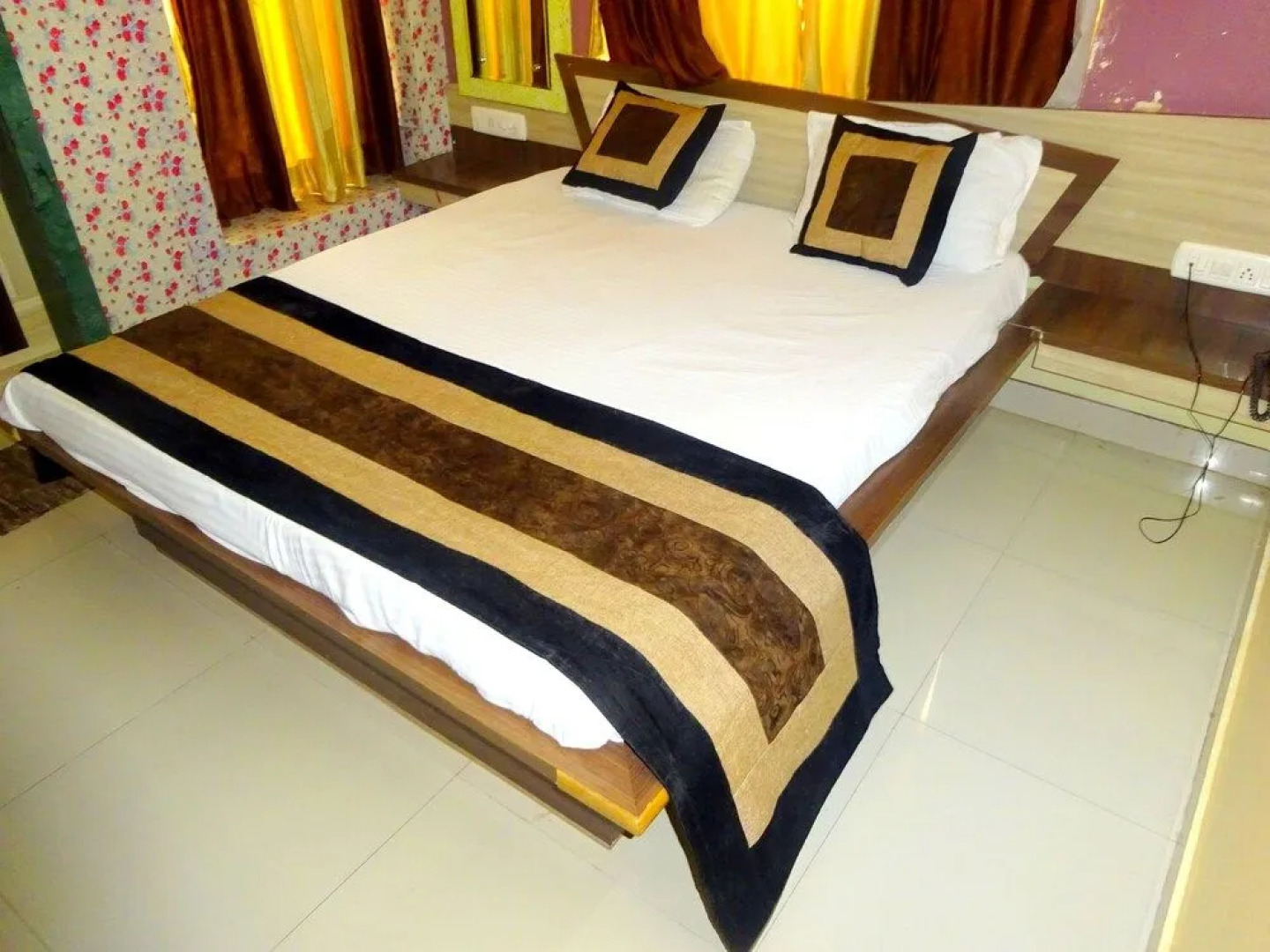 Hotel Raj Palace by Sky Stays