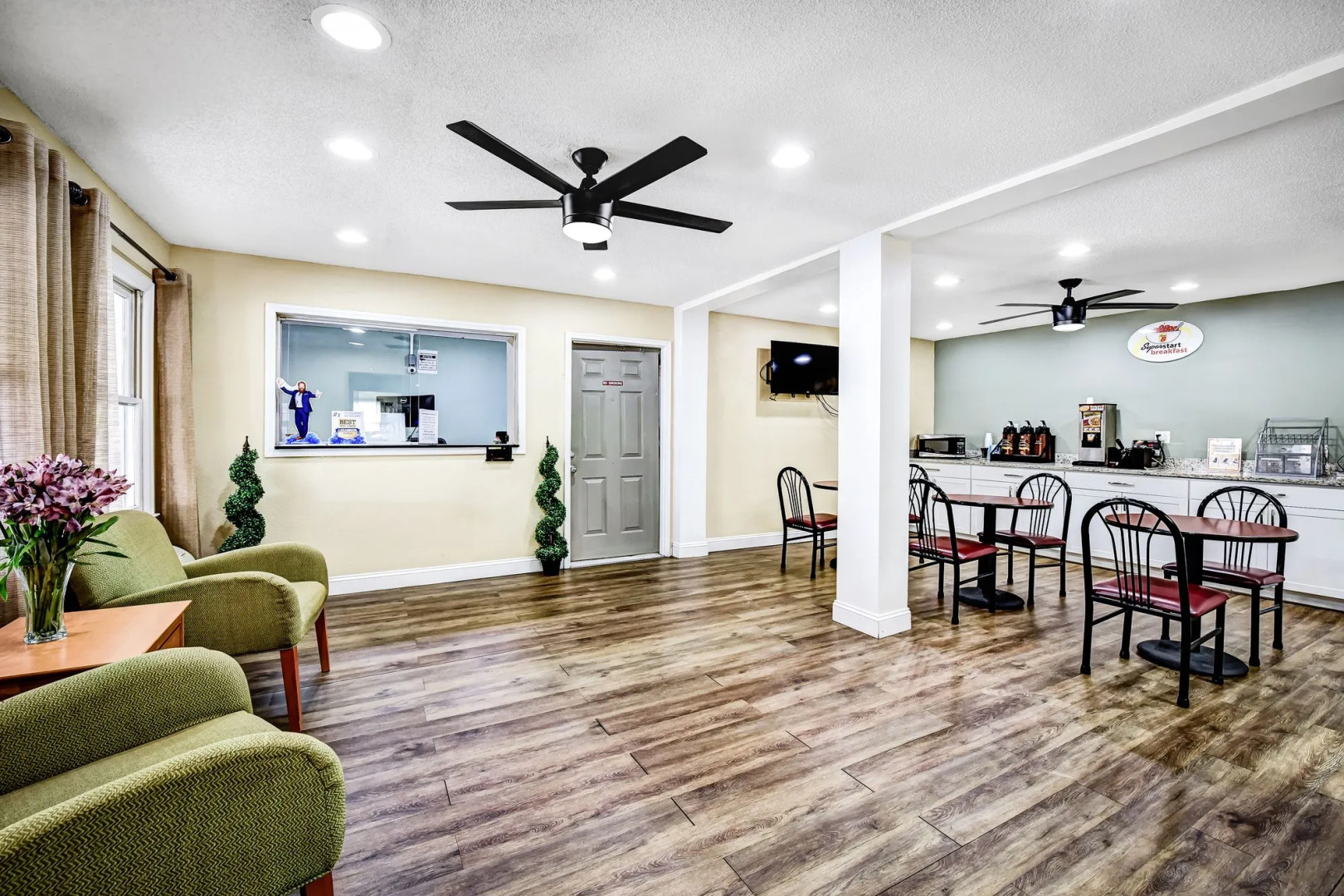 Super 8 By Wyndham Manning