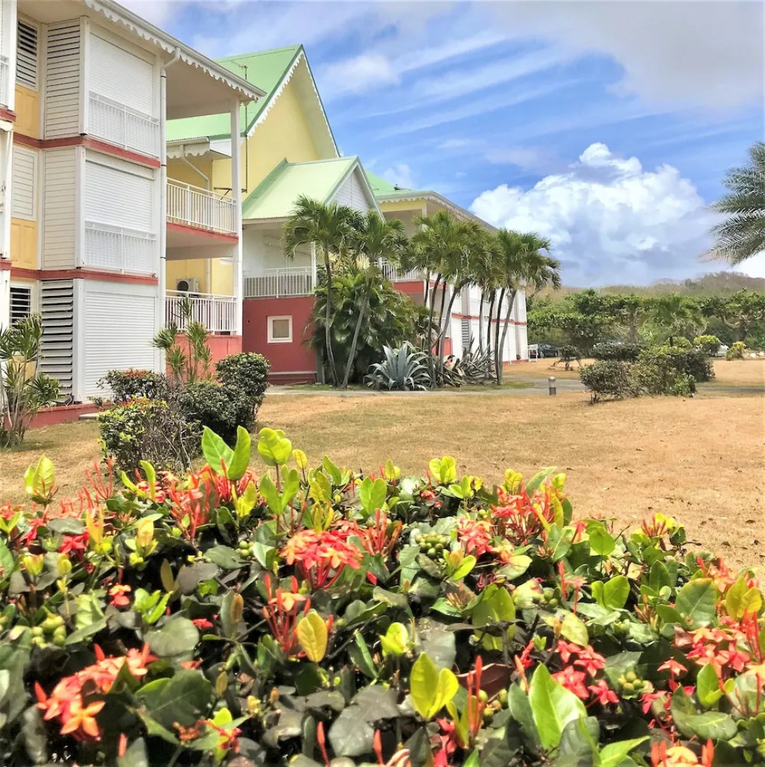 Ti. Maanga vue mer et pieds dans l'eau