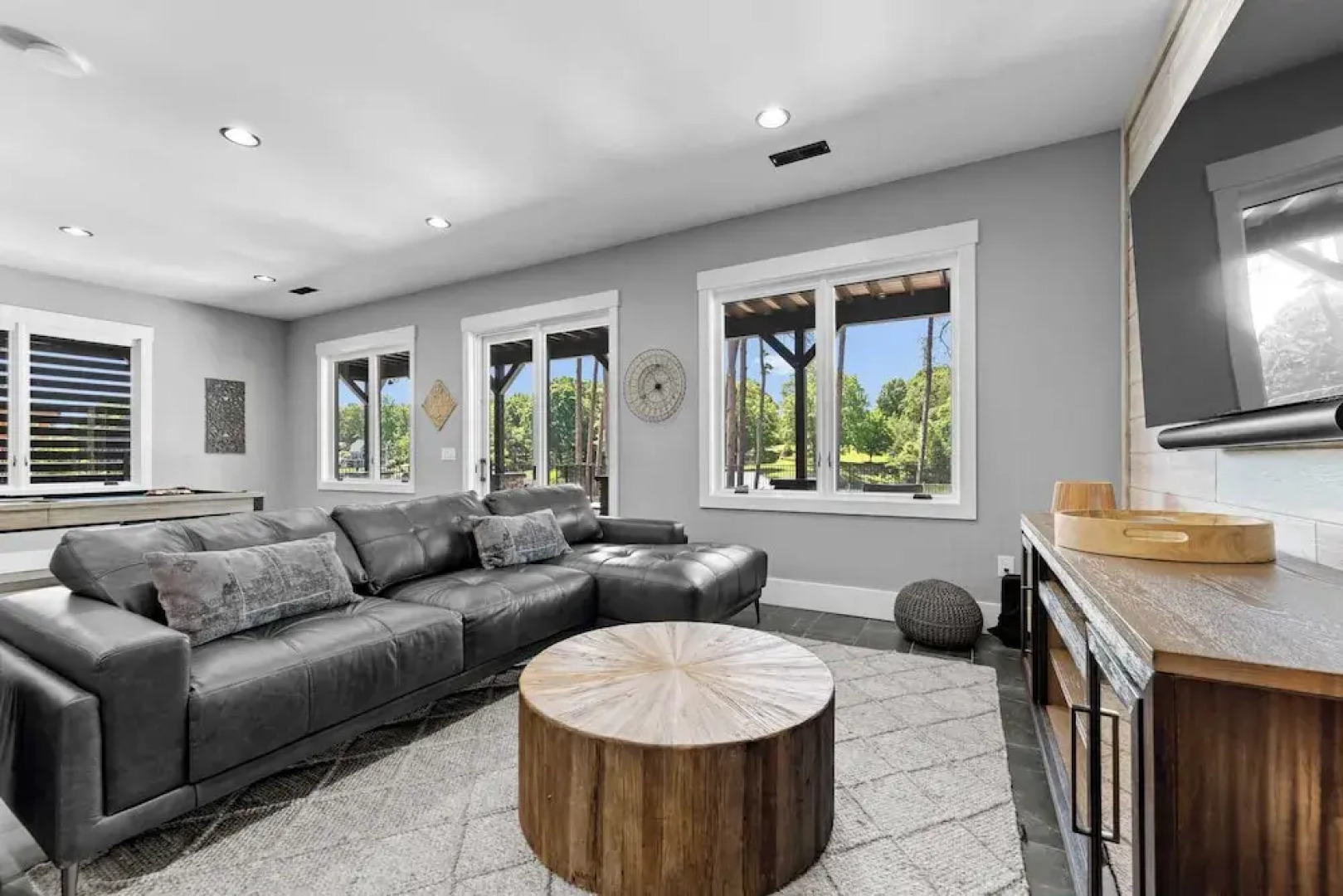 Black Bear & Blue Heron by Avantstay 2 Lakefront Homes, Sleeps 43 Pool, Dock, Theater