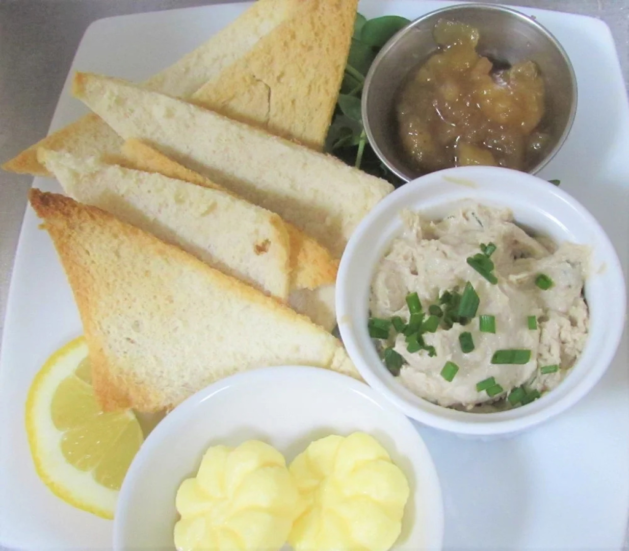 Old School Restaurant & Rooms