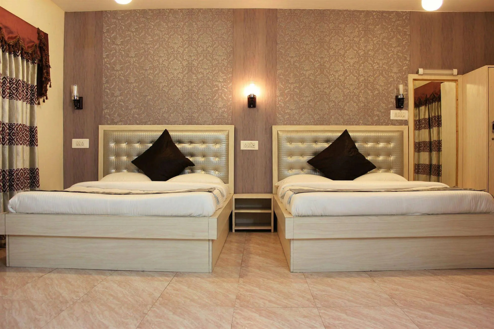 Hotel Walisons Resorts