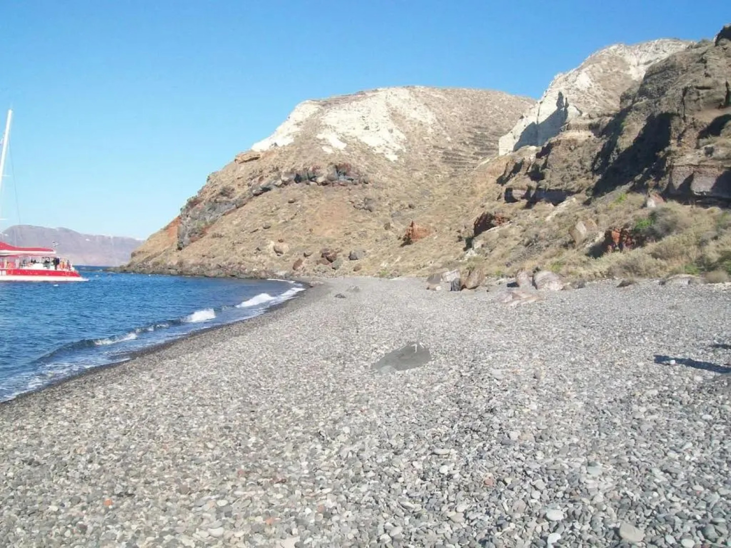 Agrilia secluded cave house