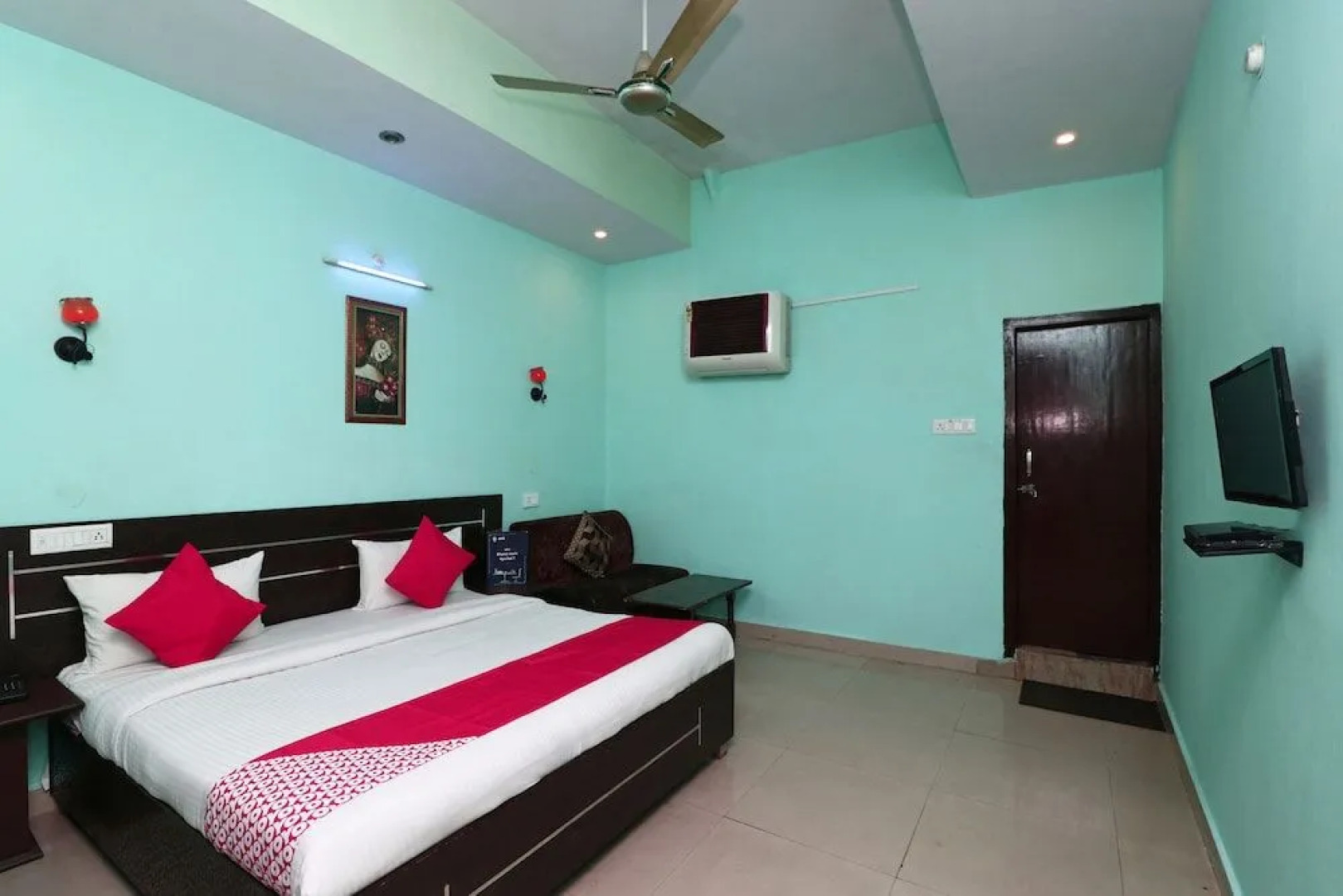 OYO 16905 The Rohtak Hyatt